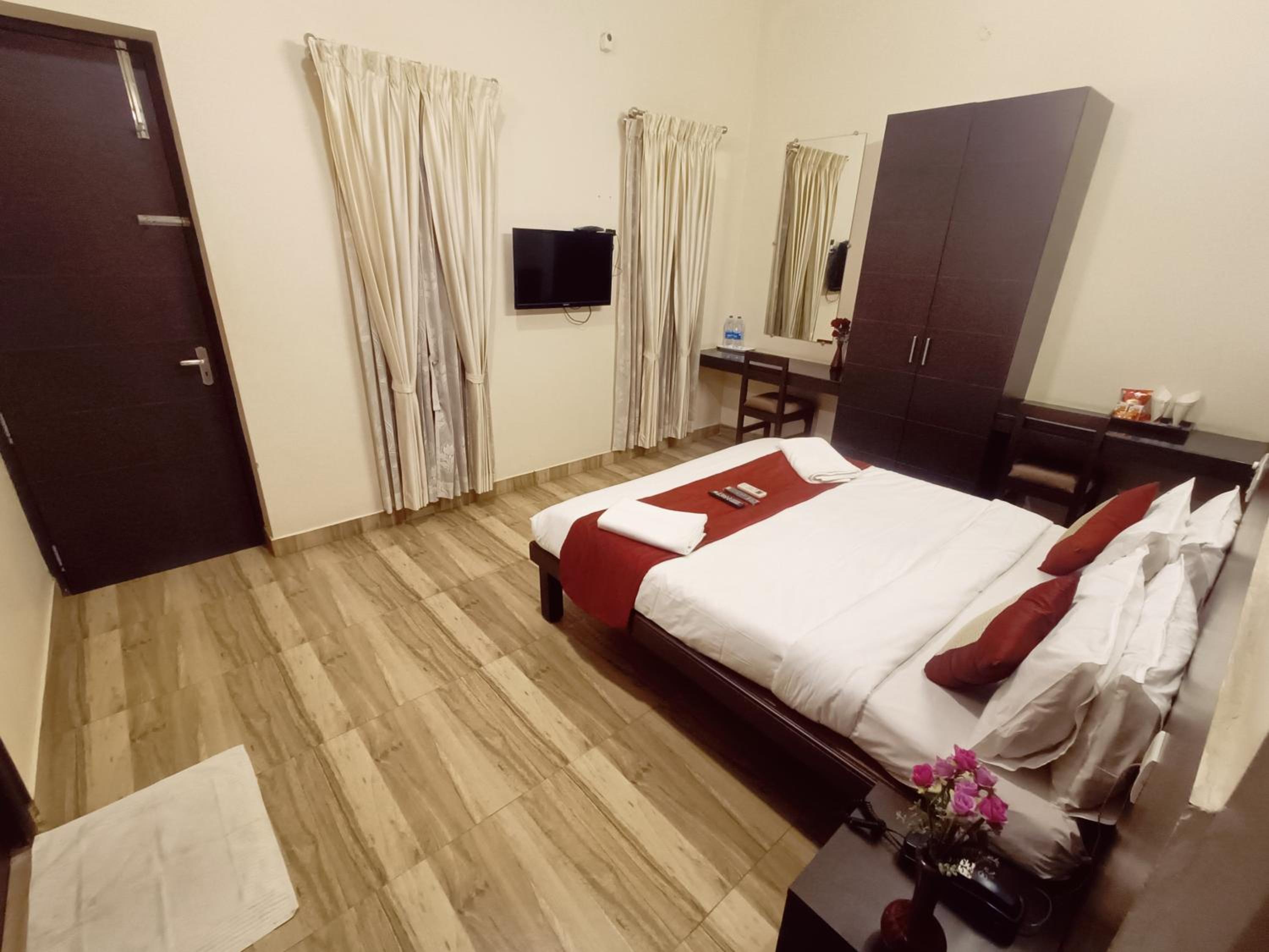 Queen Room with Balcony photo 1