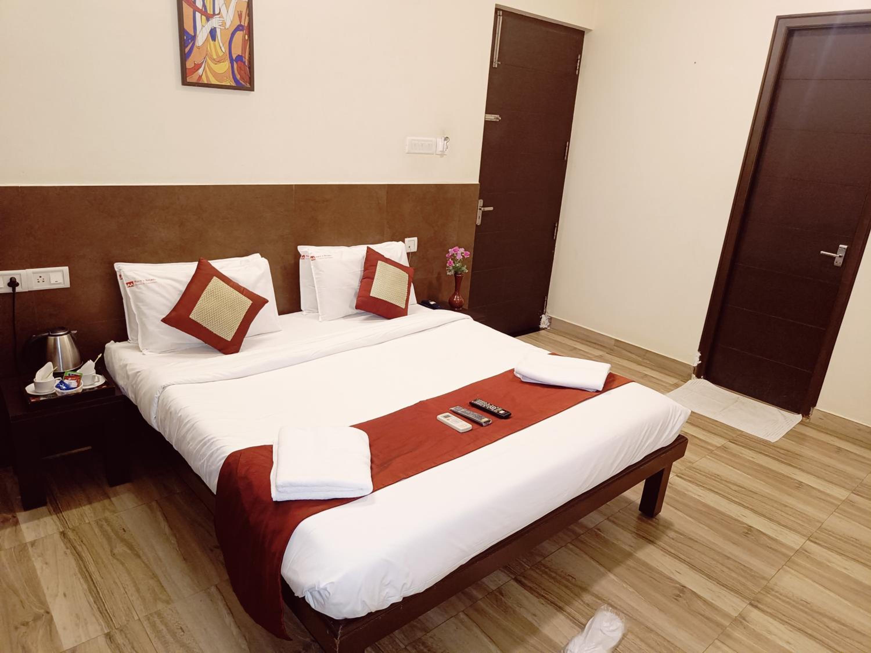Queen Room with Balcony photo 2