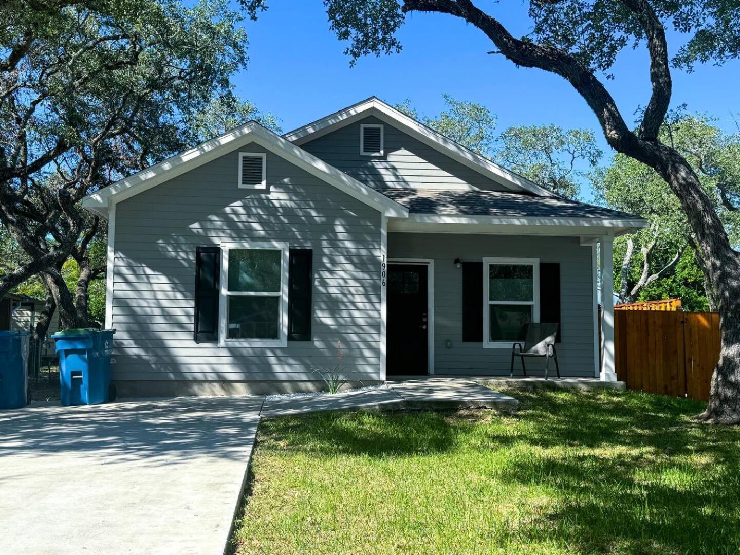 Two-Bedroom House photo 3