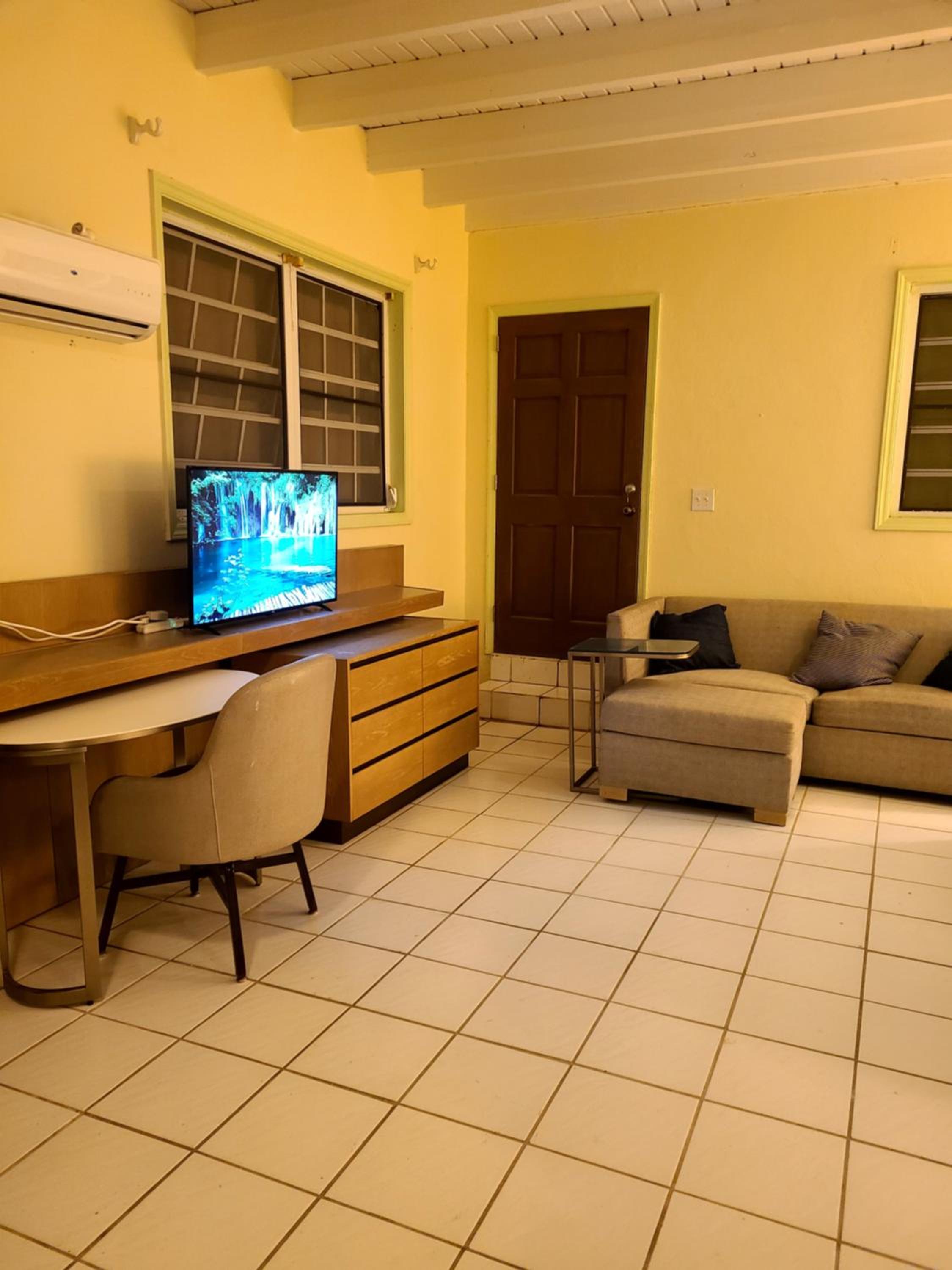Deluxe Queen Studio
