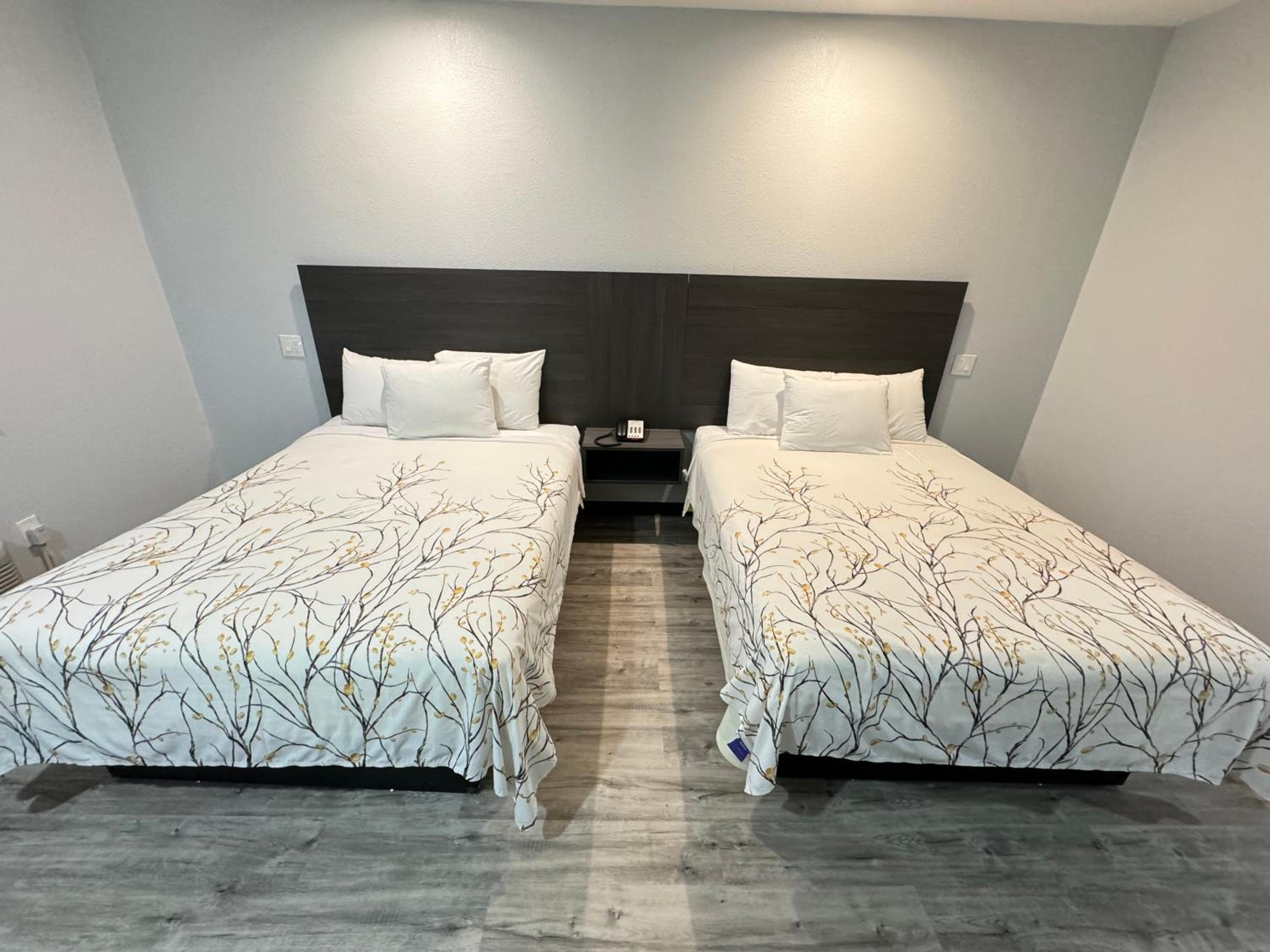 Double Room with Two Double Beds - Photo 1