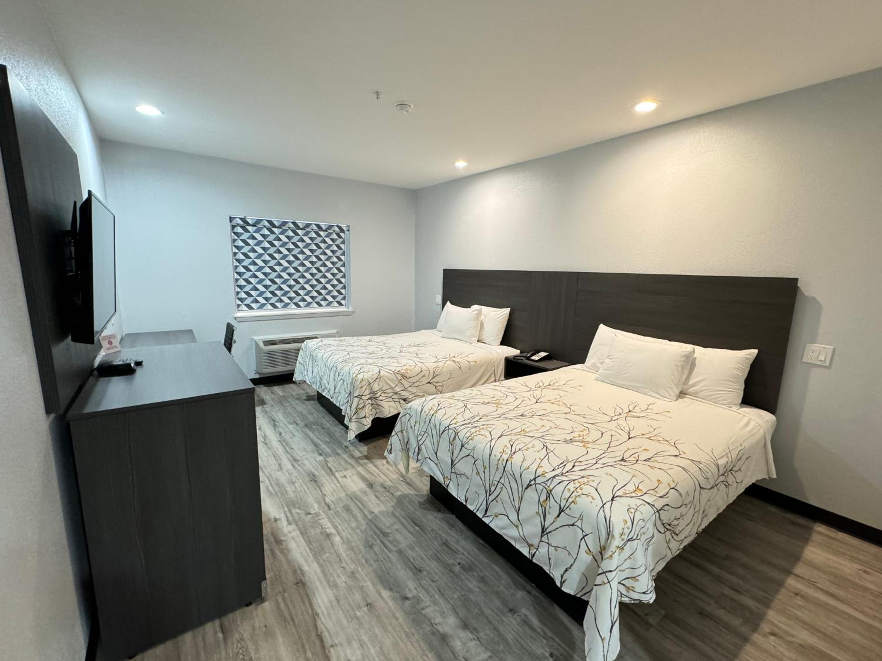 Double Room with Two Double Beds - Photo 3