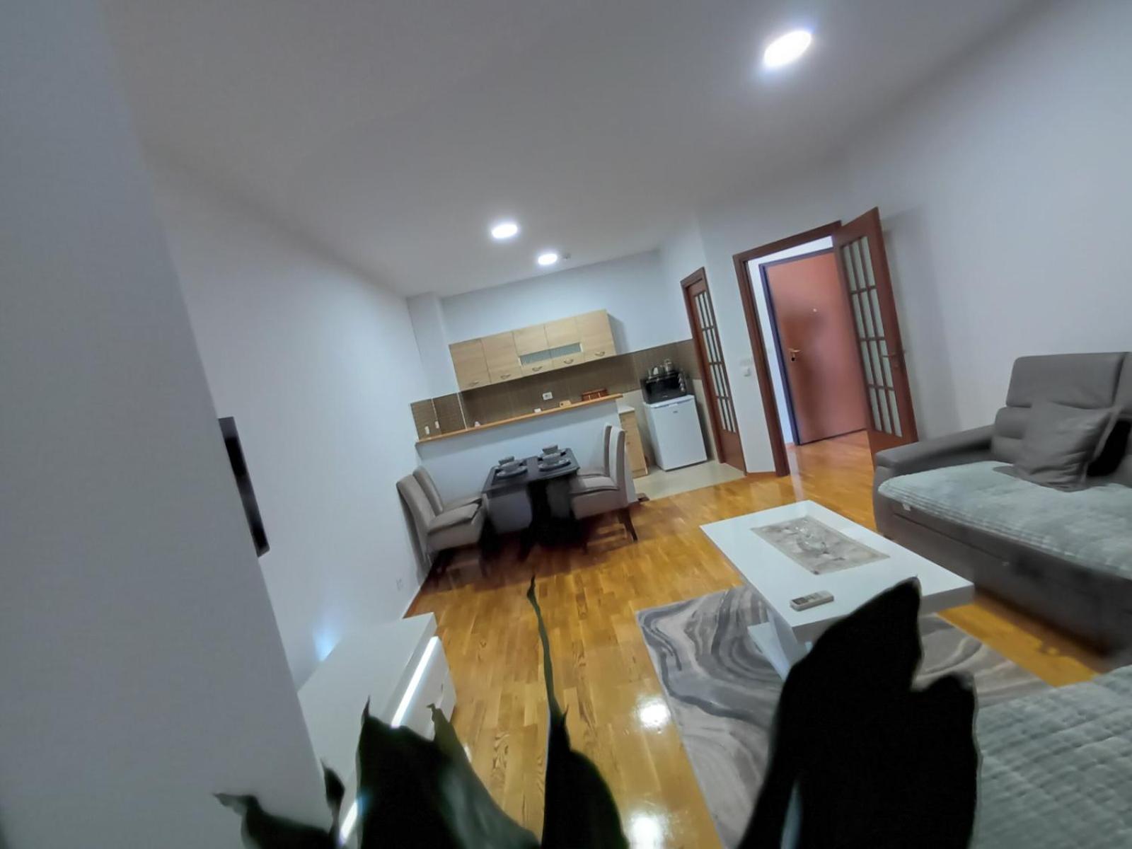 One-Bedroom Apartment photo 2