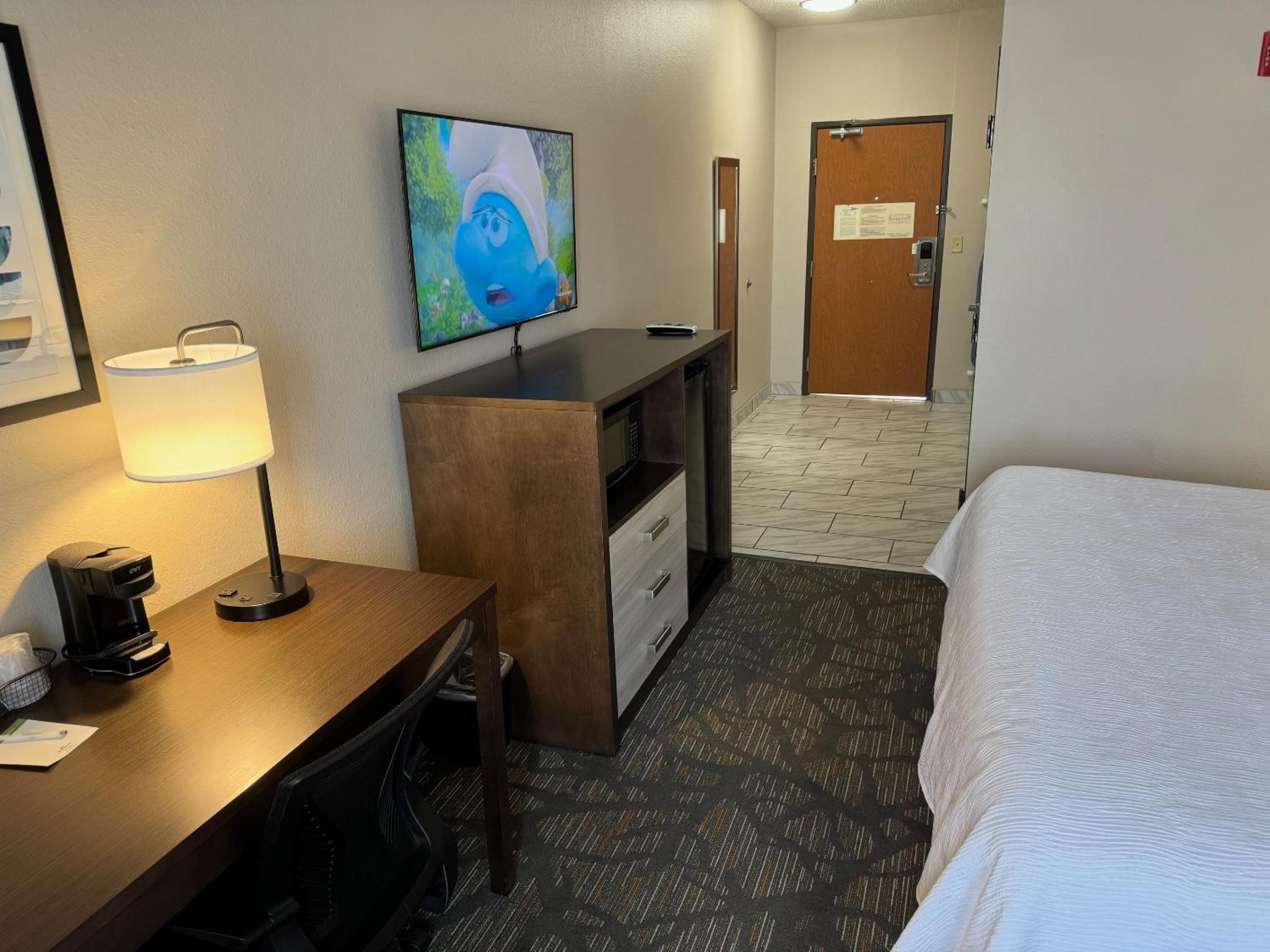 1 King Bed, Mobility Accessible Room, Bathtub w/ Grab Bars, Non-Smoking - Photo 4