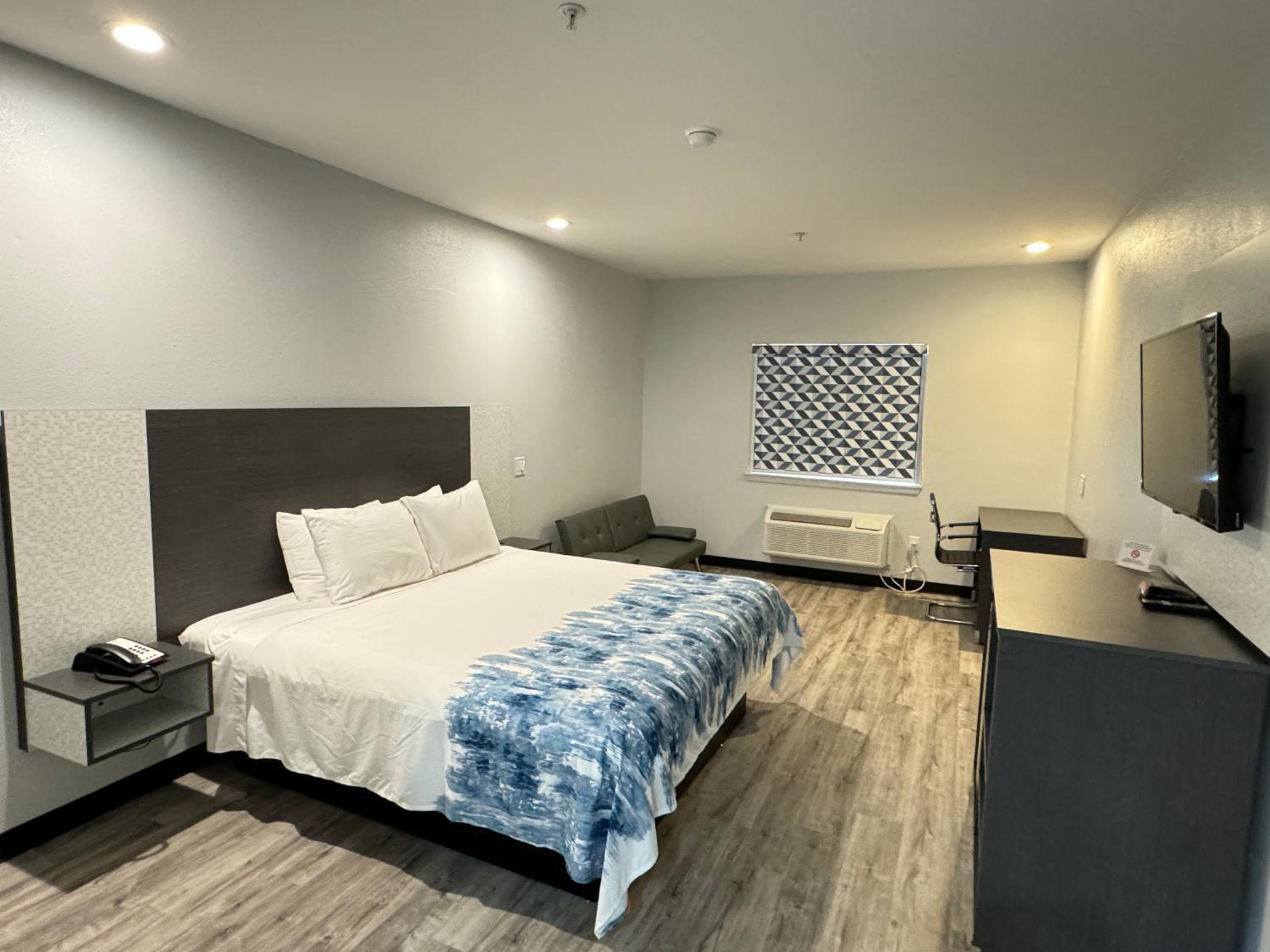 King Suite with Sofa Bed - Photo 3