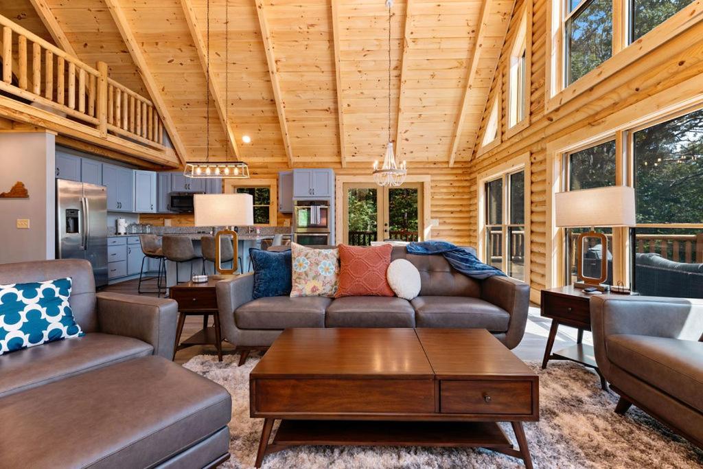 Six-Bedroom House photo 1