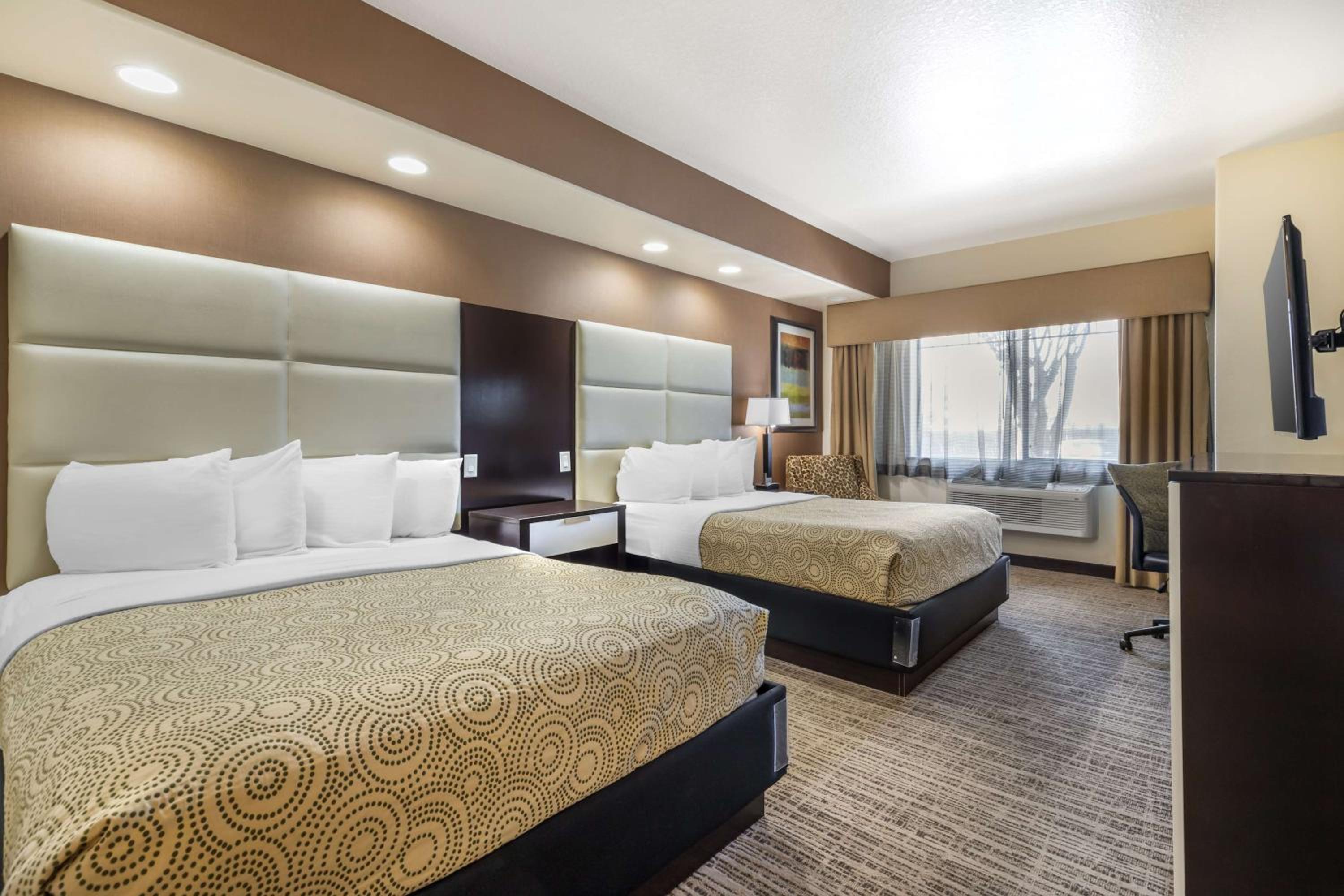 Queen Room with Two Queen Beds - Photo 1