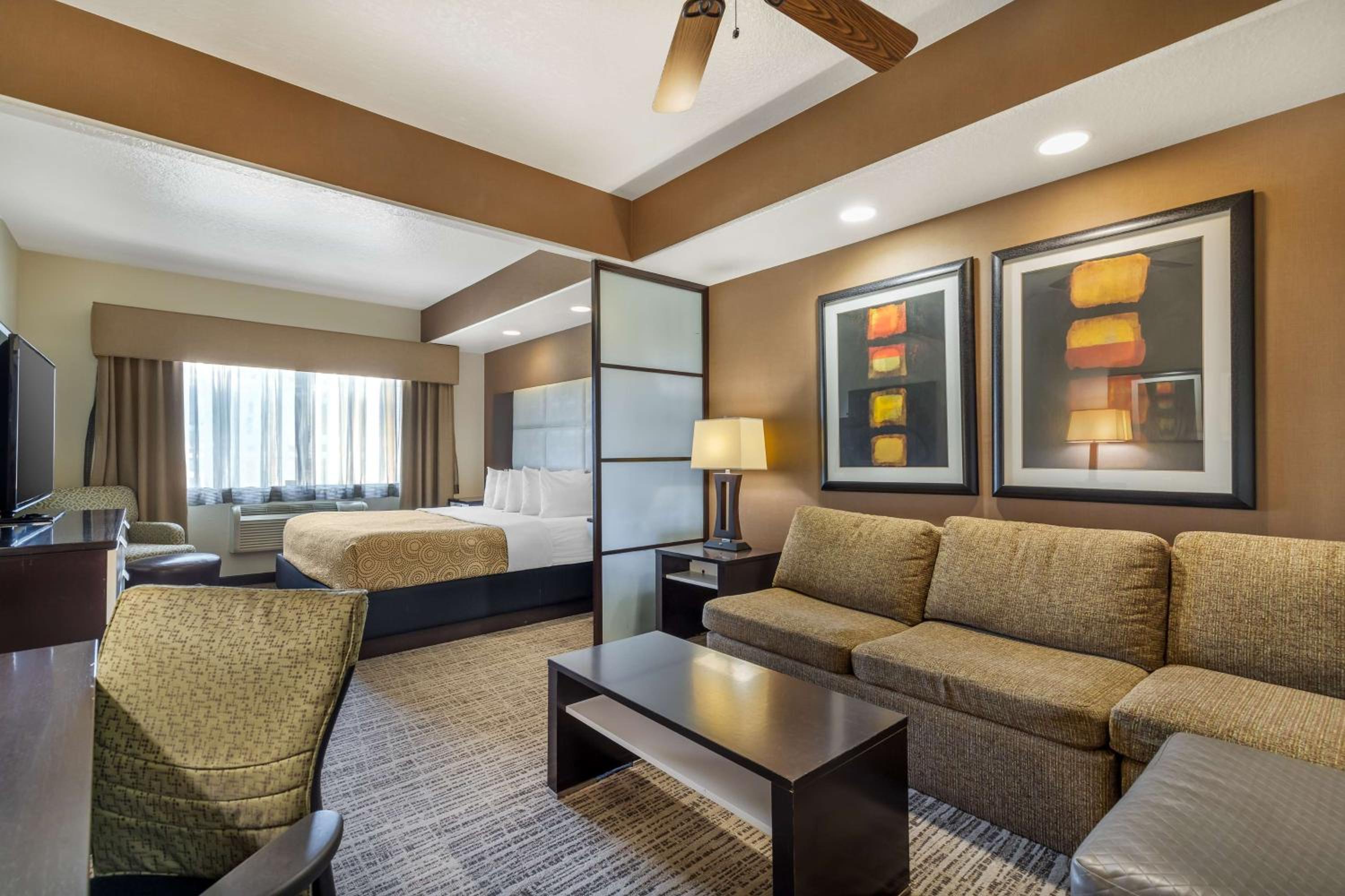 King Suite with Kitchenette - Photo 3