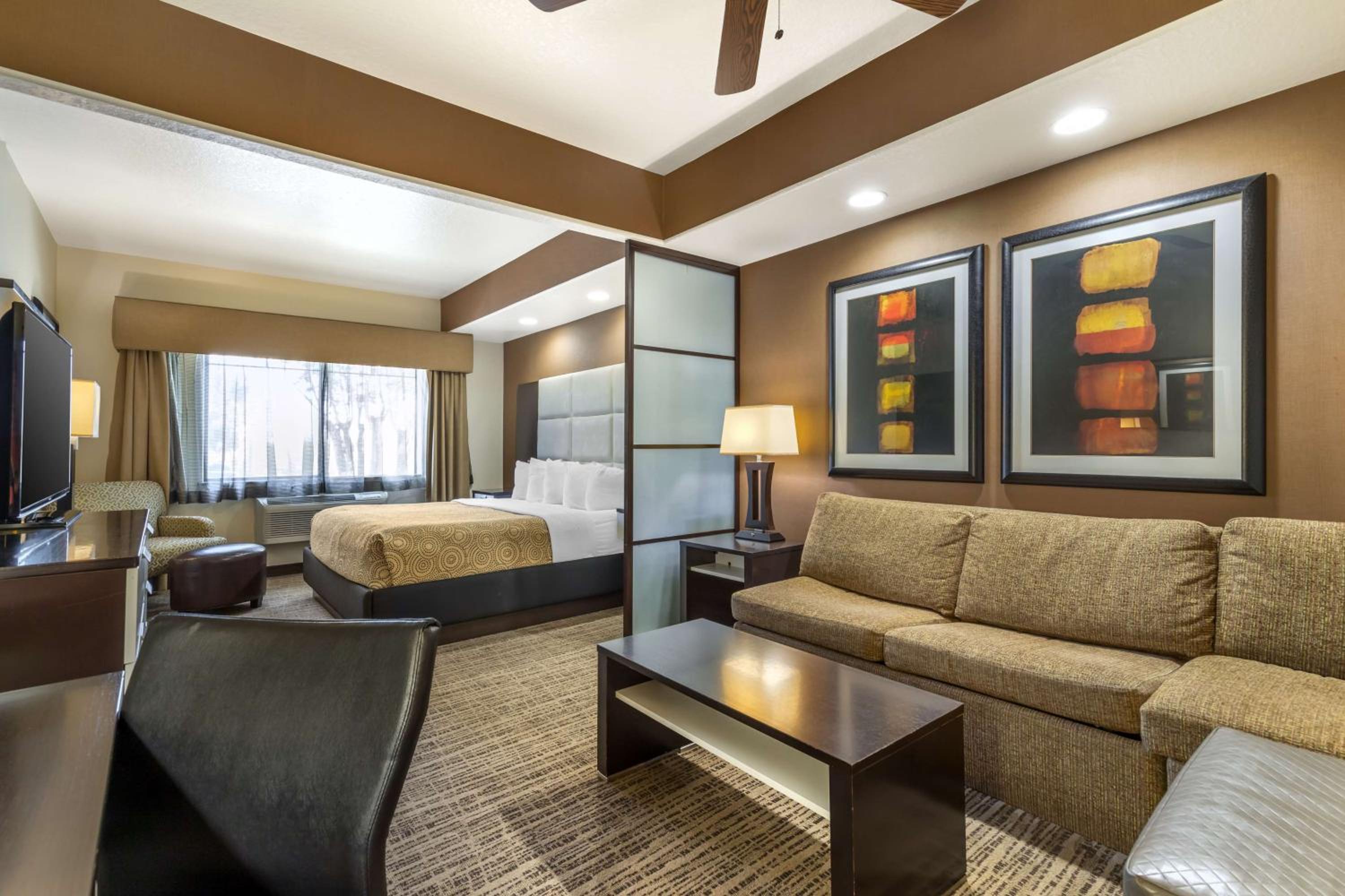 King Suite - Photo 1