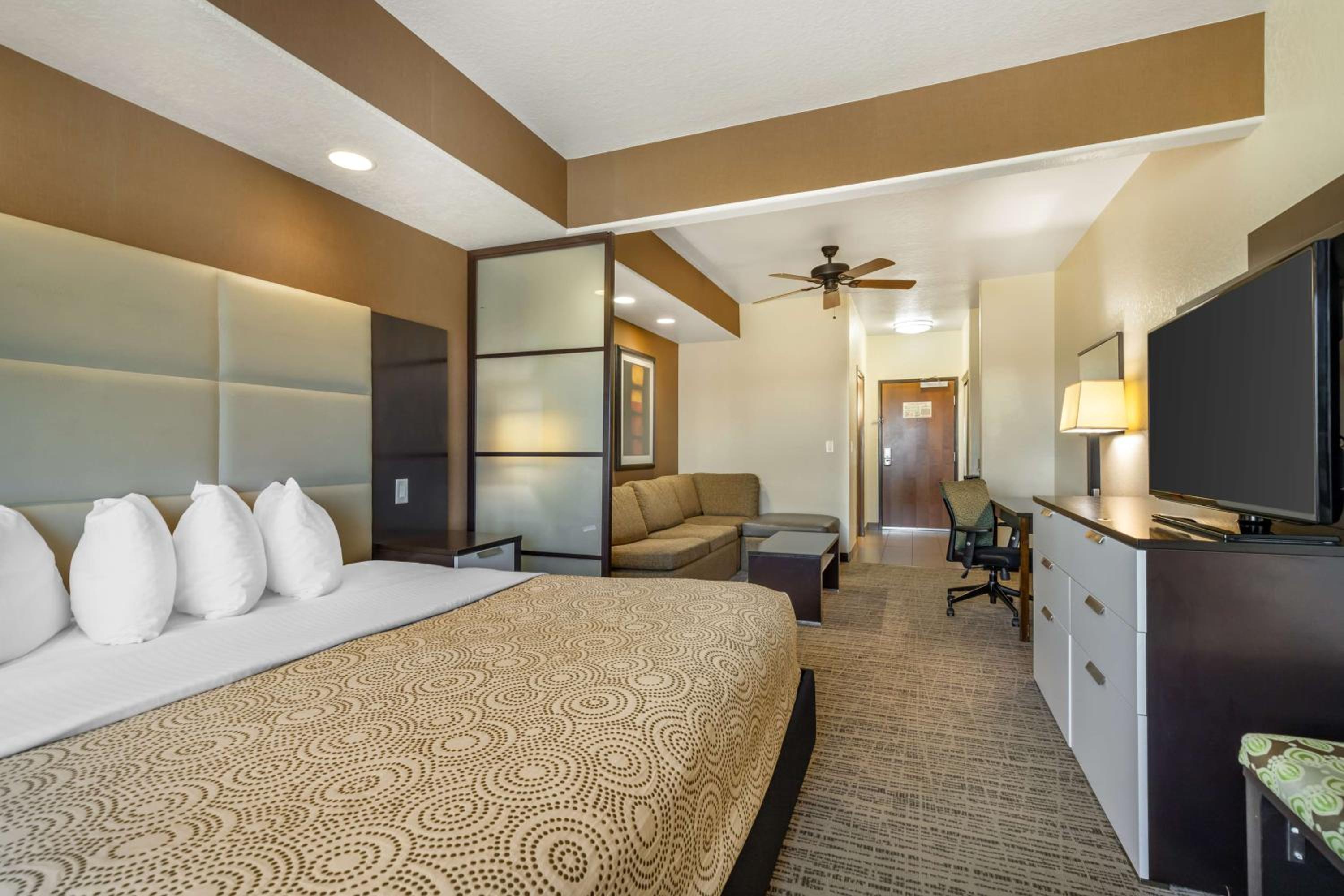 King Suite with Roll-in Shower