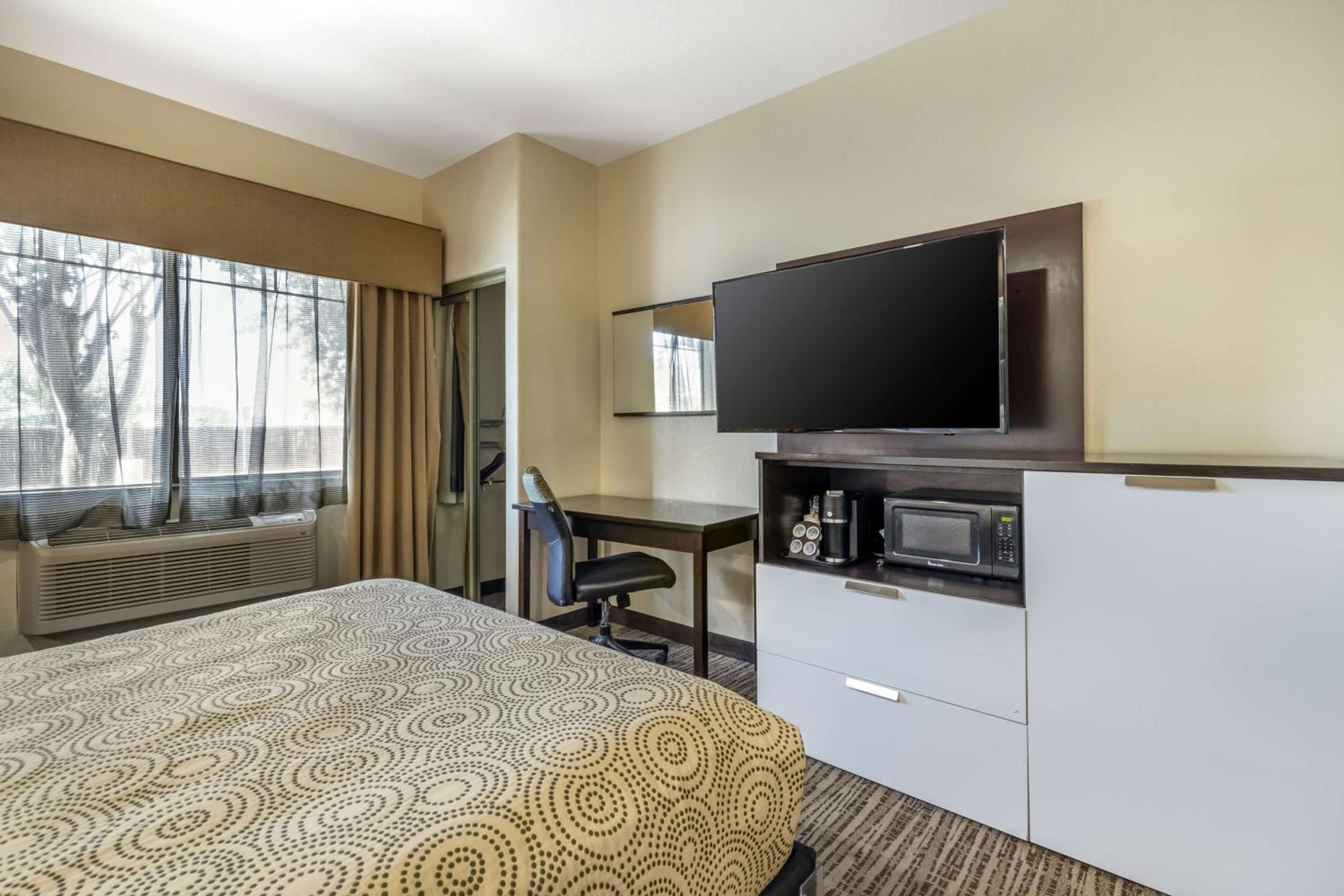 Queen Suite with Two Queen Beds