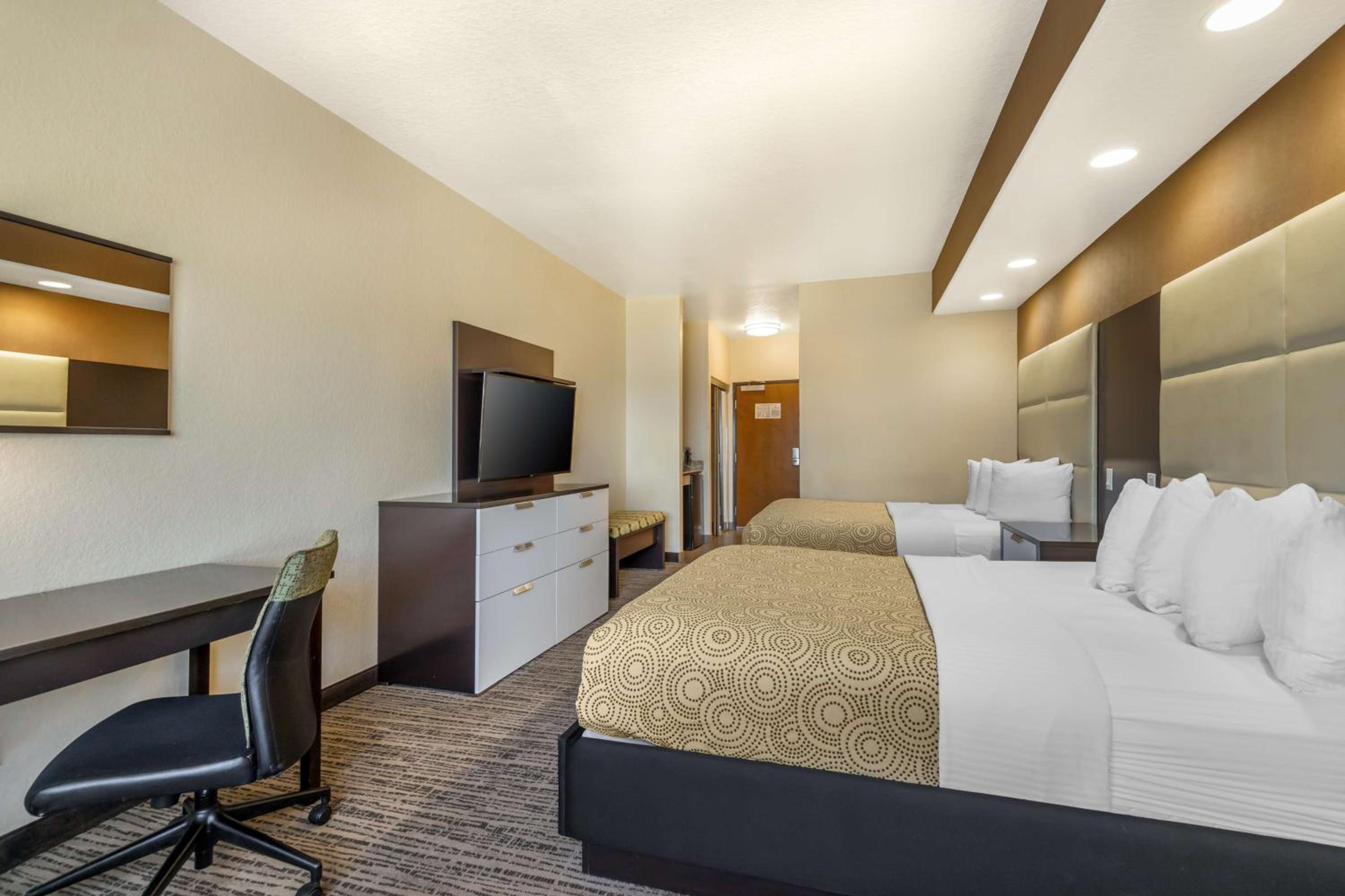 Queen Room with Two Queen Beds - Disability Access/Bath Tub