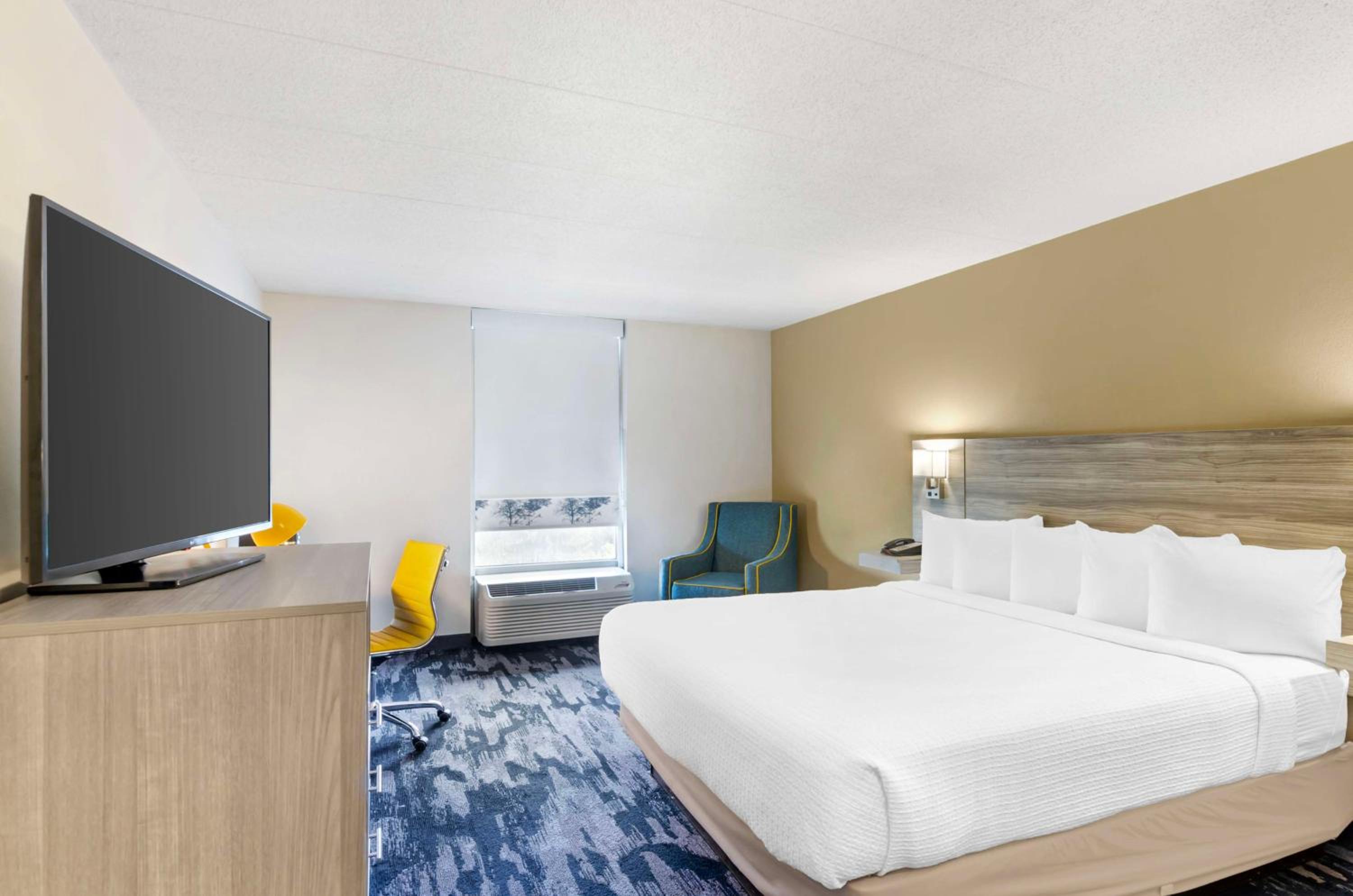 King Room - Non-Smoking - Photo 1