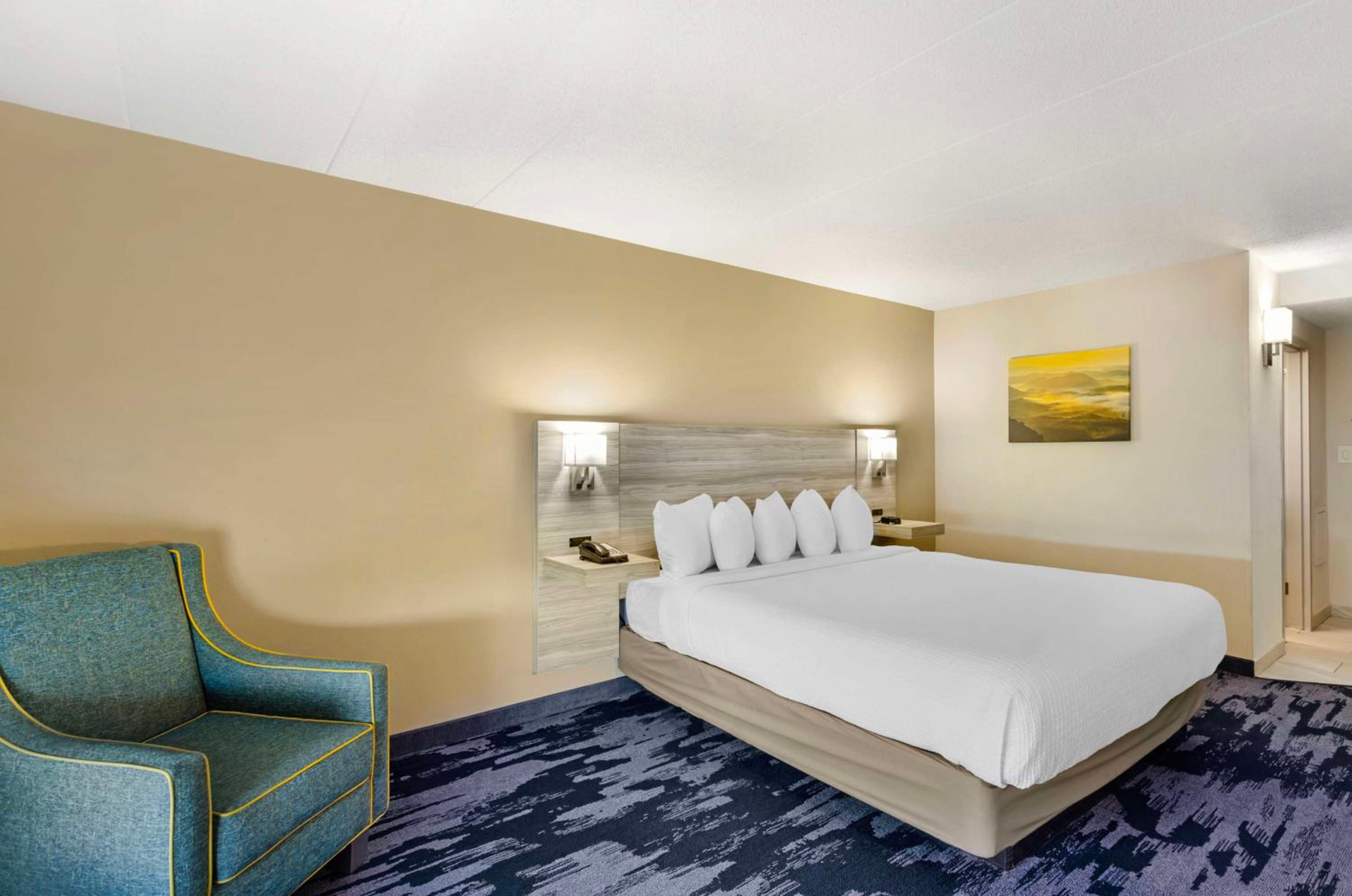 King Room - Non-Smoking - Photo 4