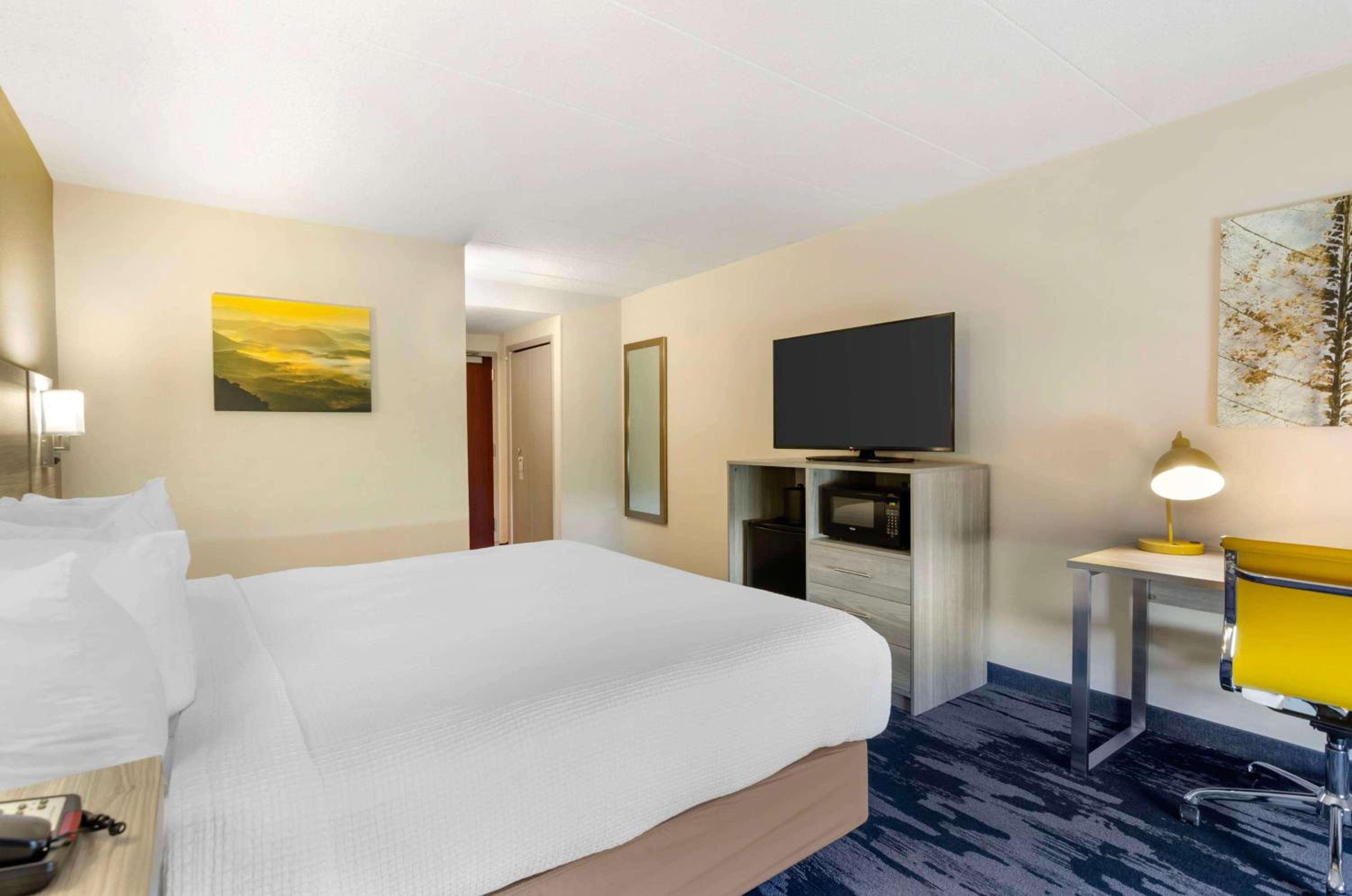 King Room - Non-Smoking - Photo 3