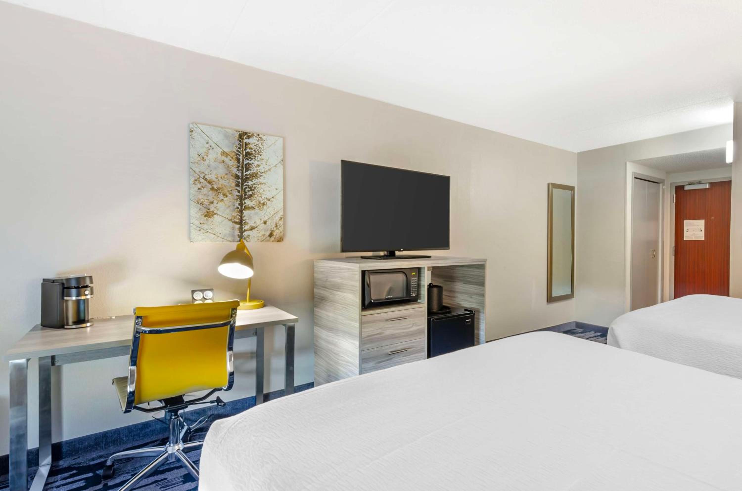 King Suite - Non-Smoking - Photo 4