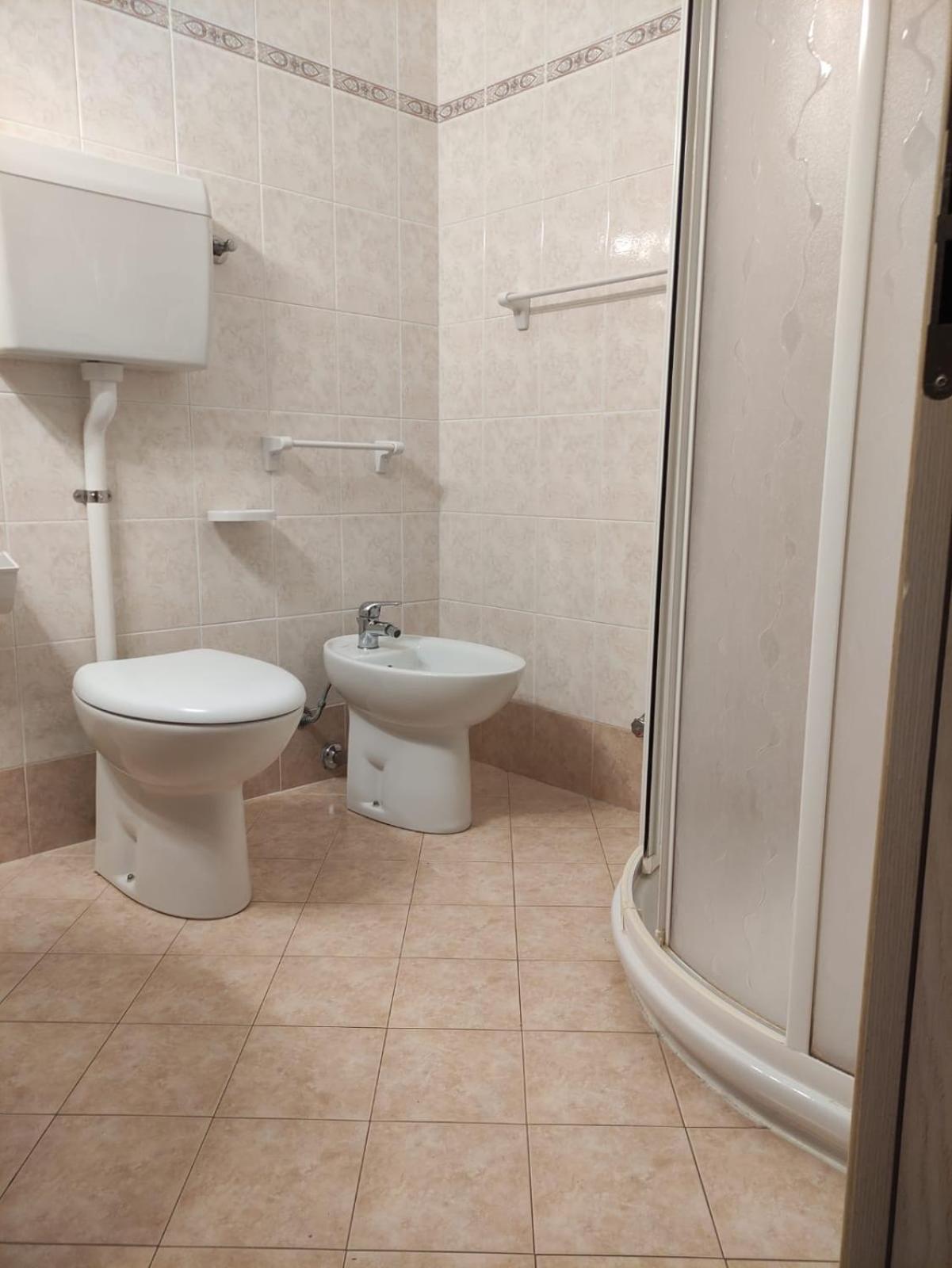 Double Room with Private Bathroom - Photo 6