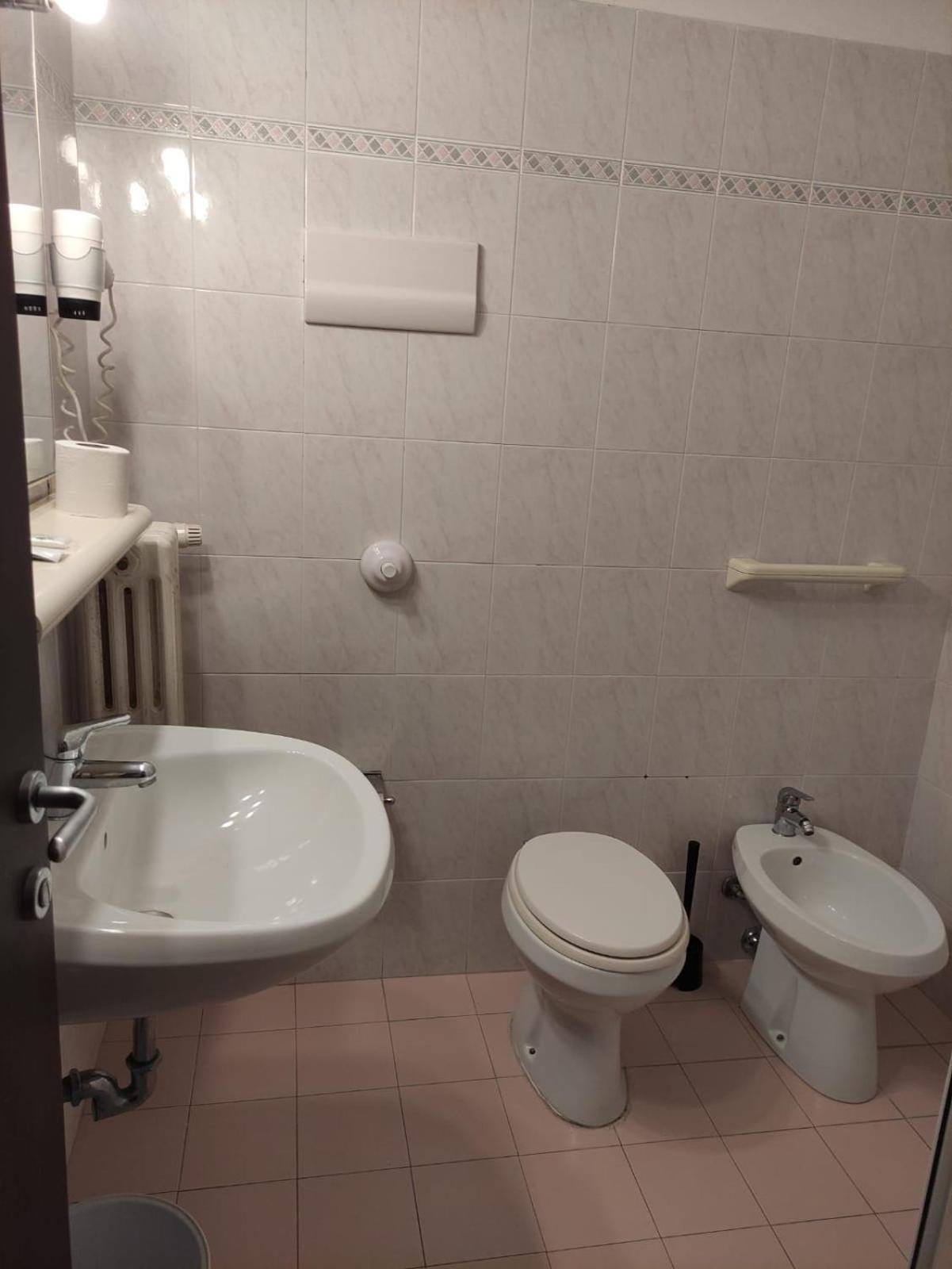 Double Room with Private Bathroom - Photo 5