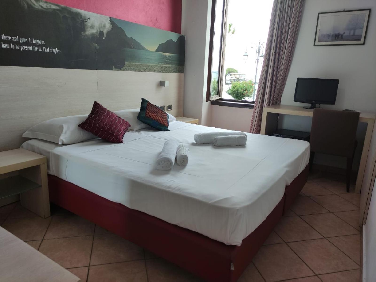 Double Room with Private Bathroom - Photo 4