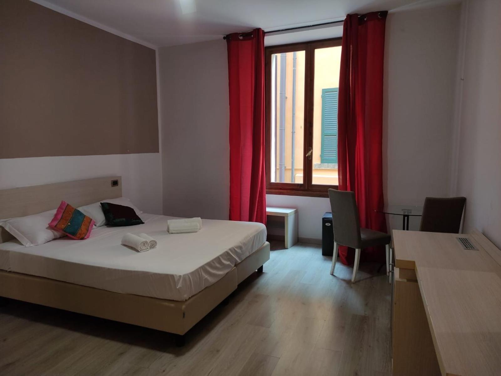 Double Room with Private Bathroom - Photo 3