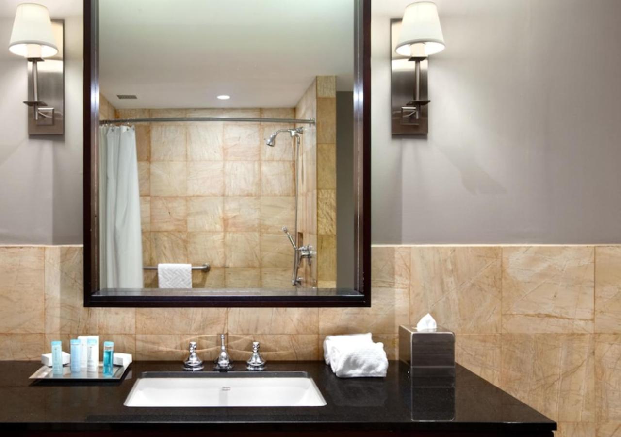 Standard King Room - Photo 2