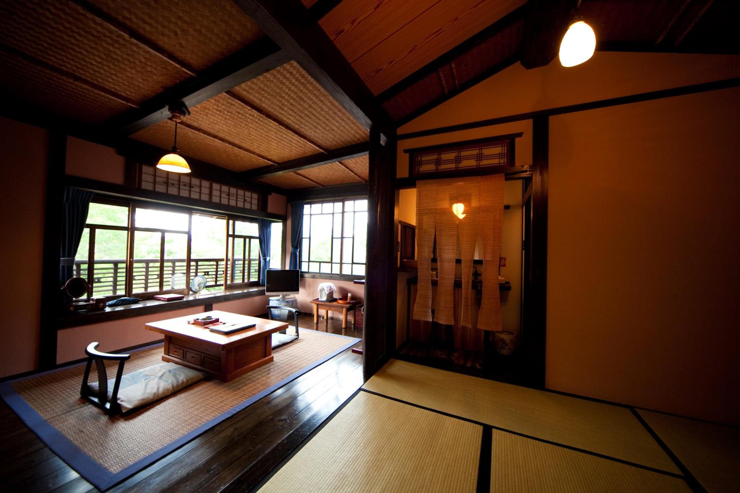 Superior Japanese-Style Room with shared bathroom photo 2
