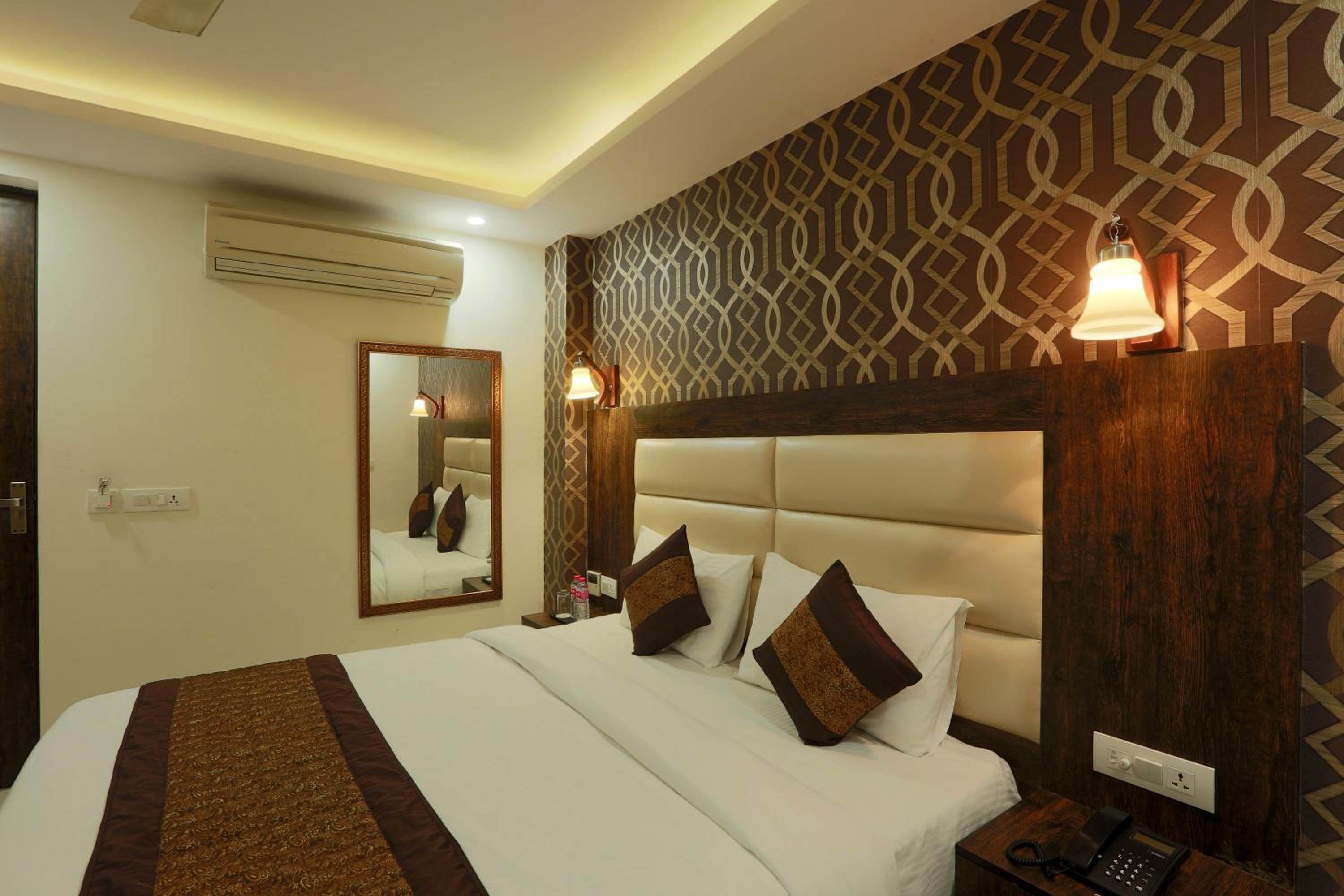 Deluxe Double Room (2 Adults + 1 Child)