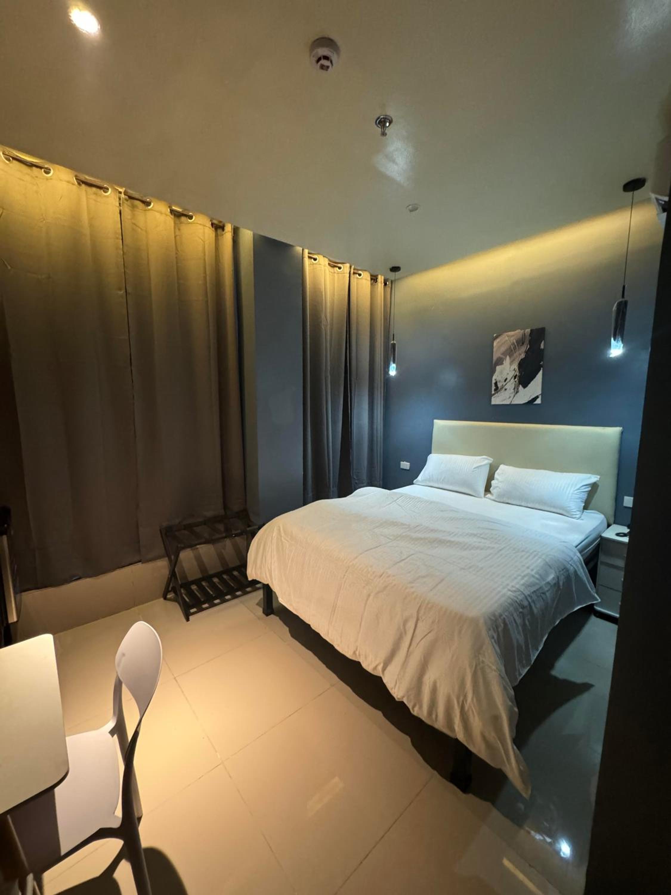 Large Double Room - Photo 1