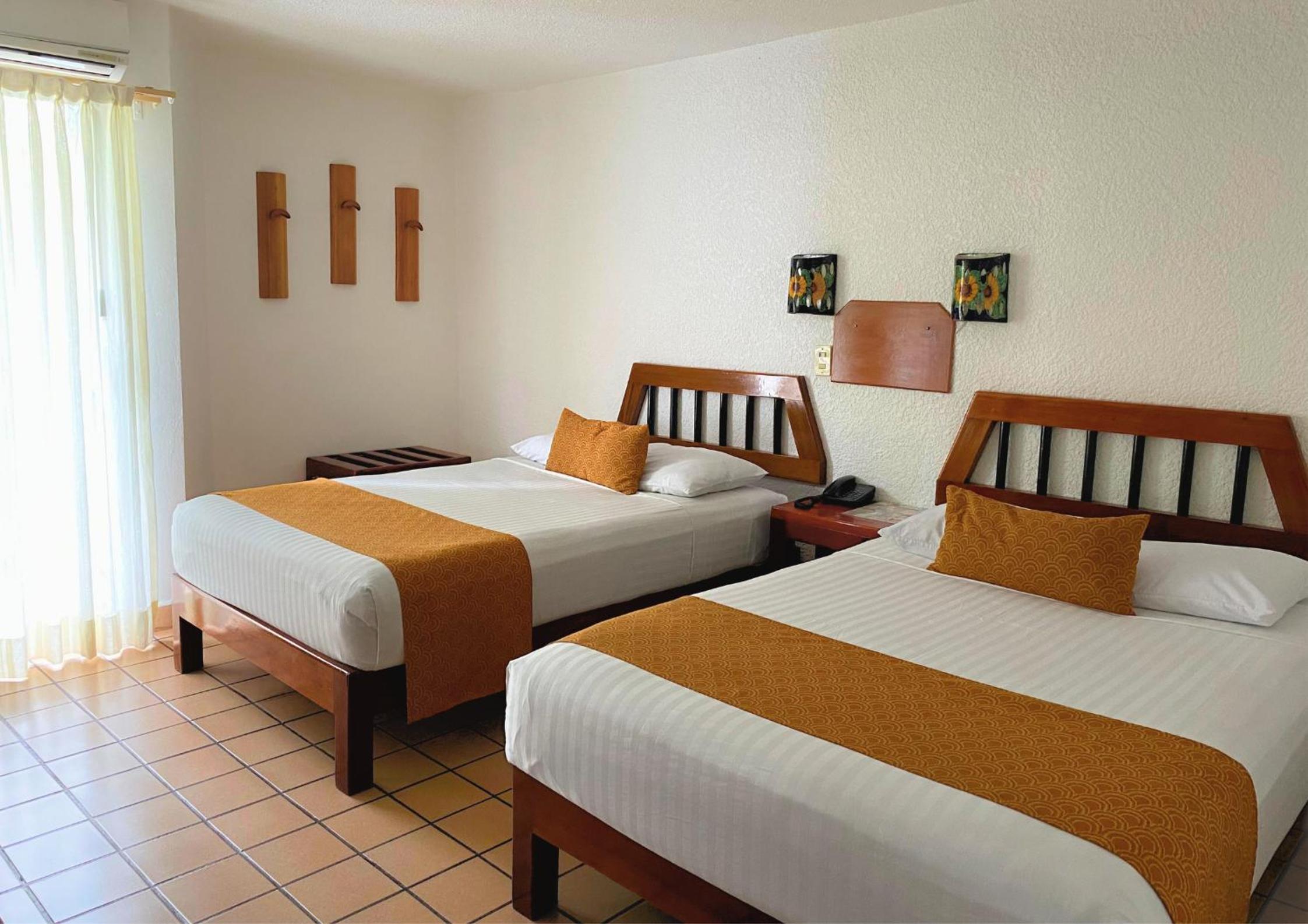 Double Room with Two Double Beds - Photo 5
