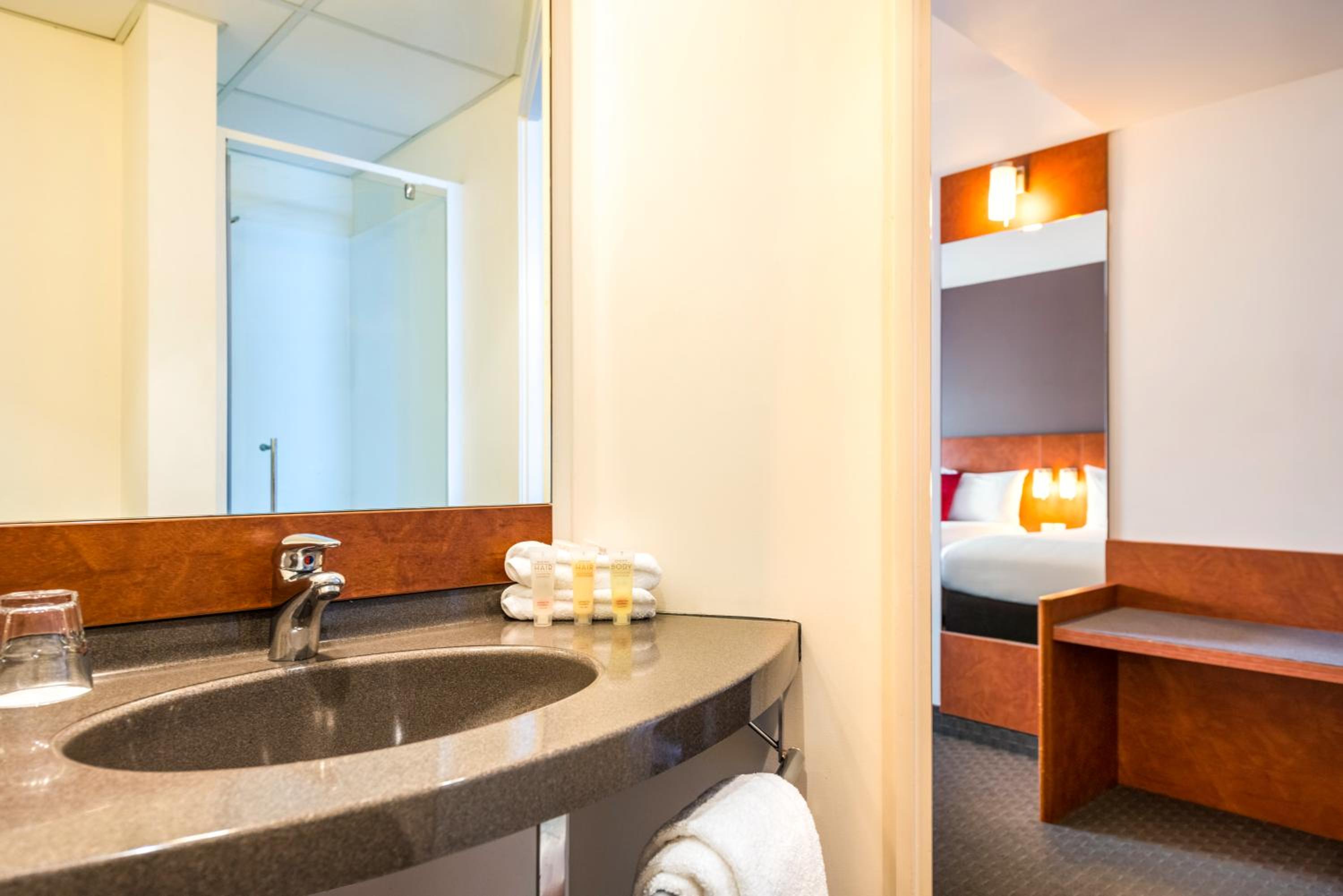 Standard King Room - Photo 4