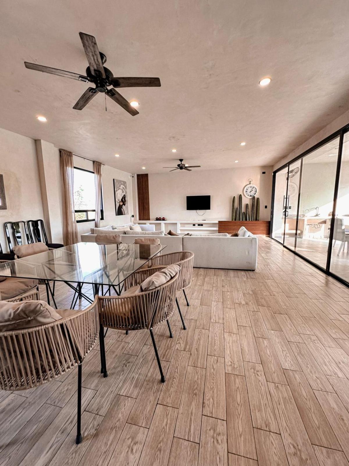 Villa photo 1