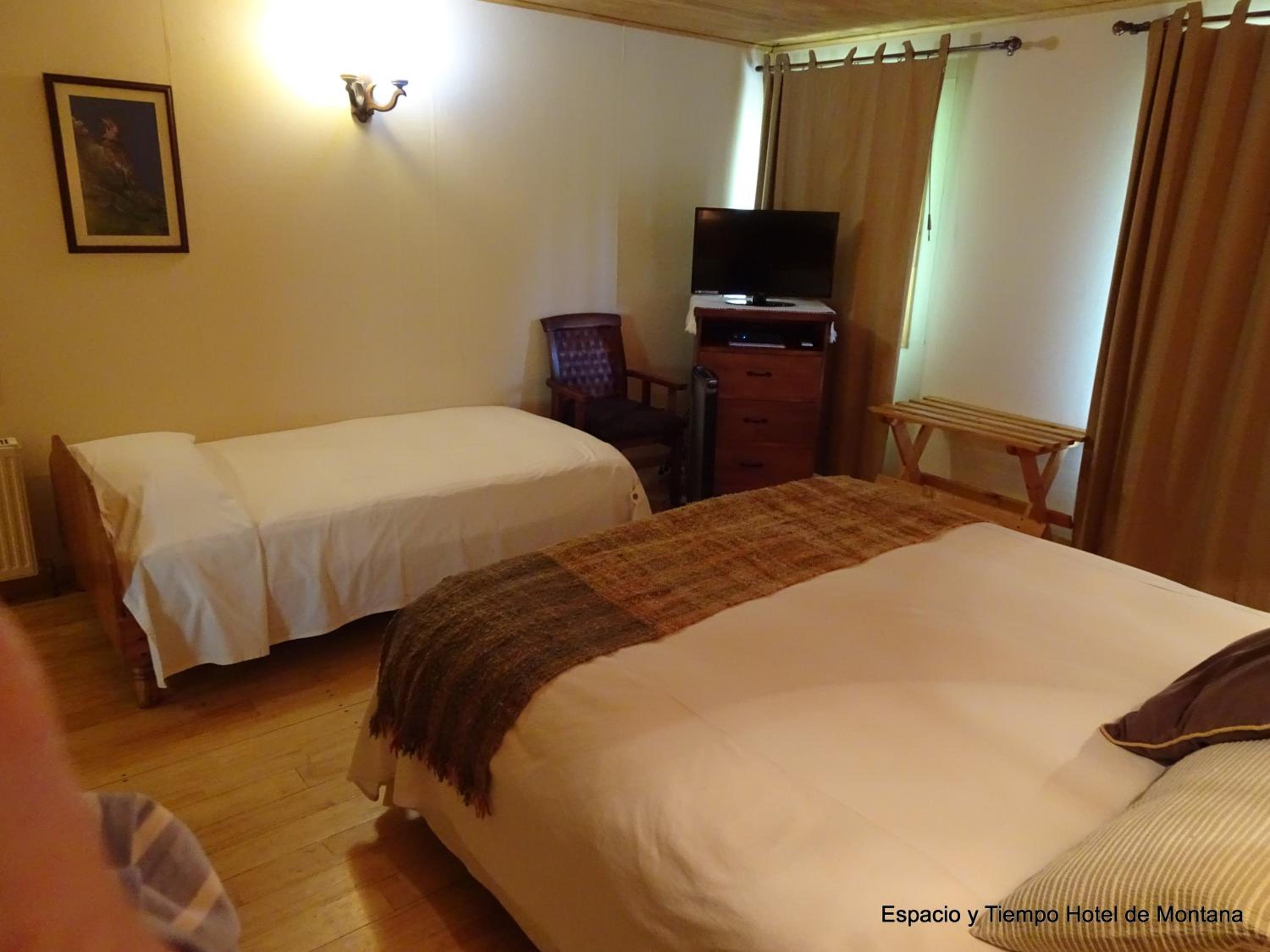 Triple Room(1 King bed+ 1 Single bed) photo 3