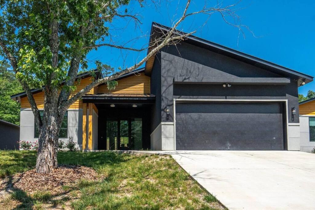 Three-Bedroom House photo 2