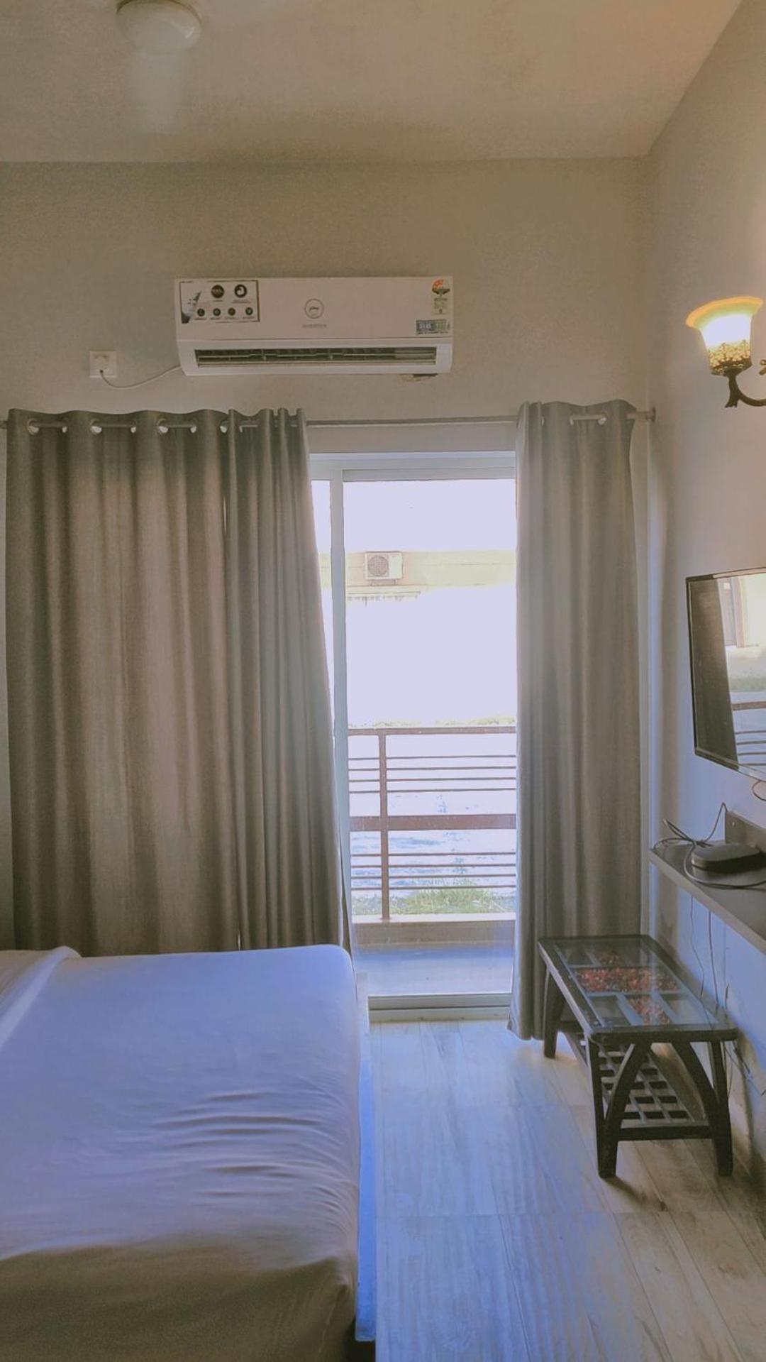 King Studio With Sofa Bed photo 1