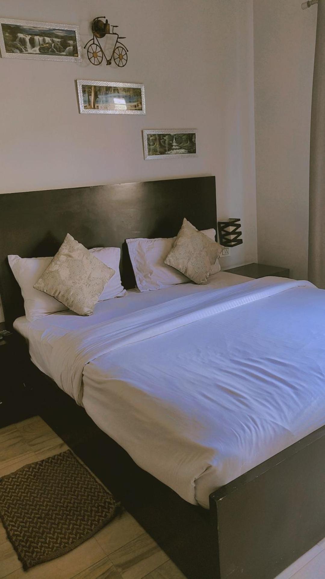 King Studio With Sofa Bed photo 3