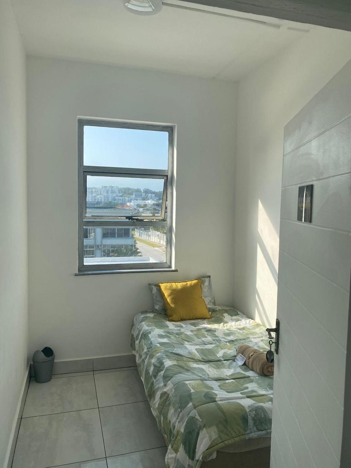 Single Room with Shared Bathroom photo 3