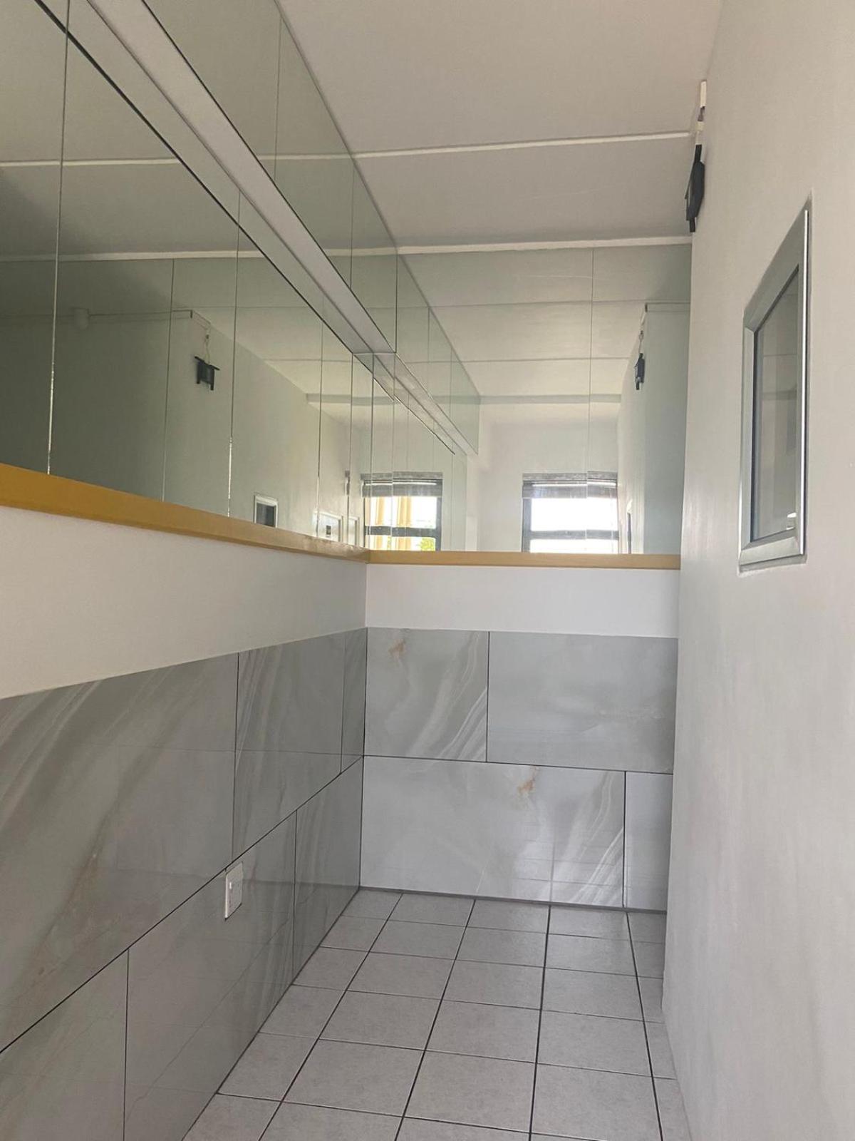 Single Room with Shared Bathroom photo 2