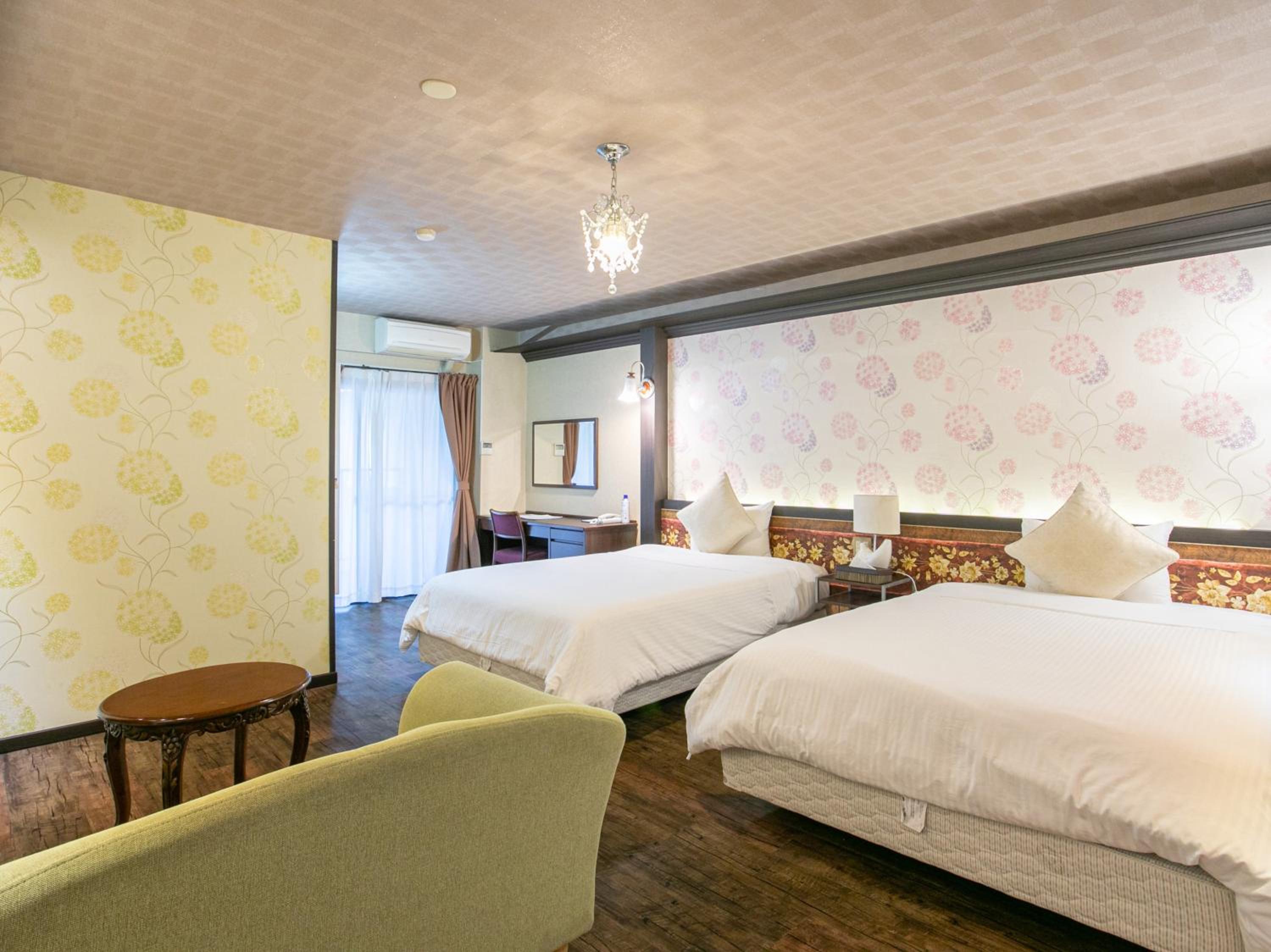 Deluxe Twin Room photo 2