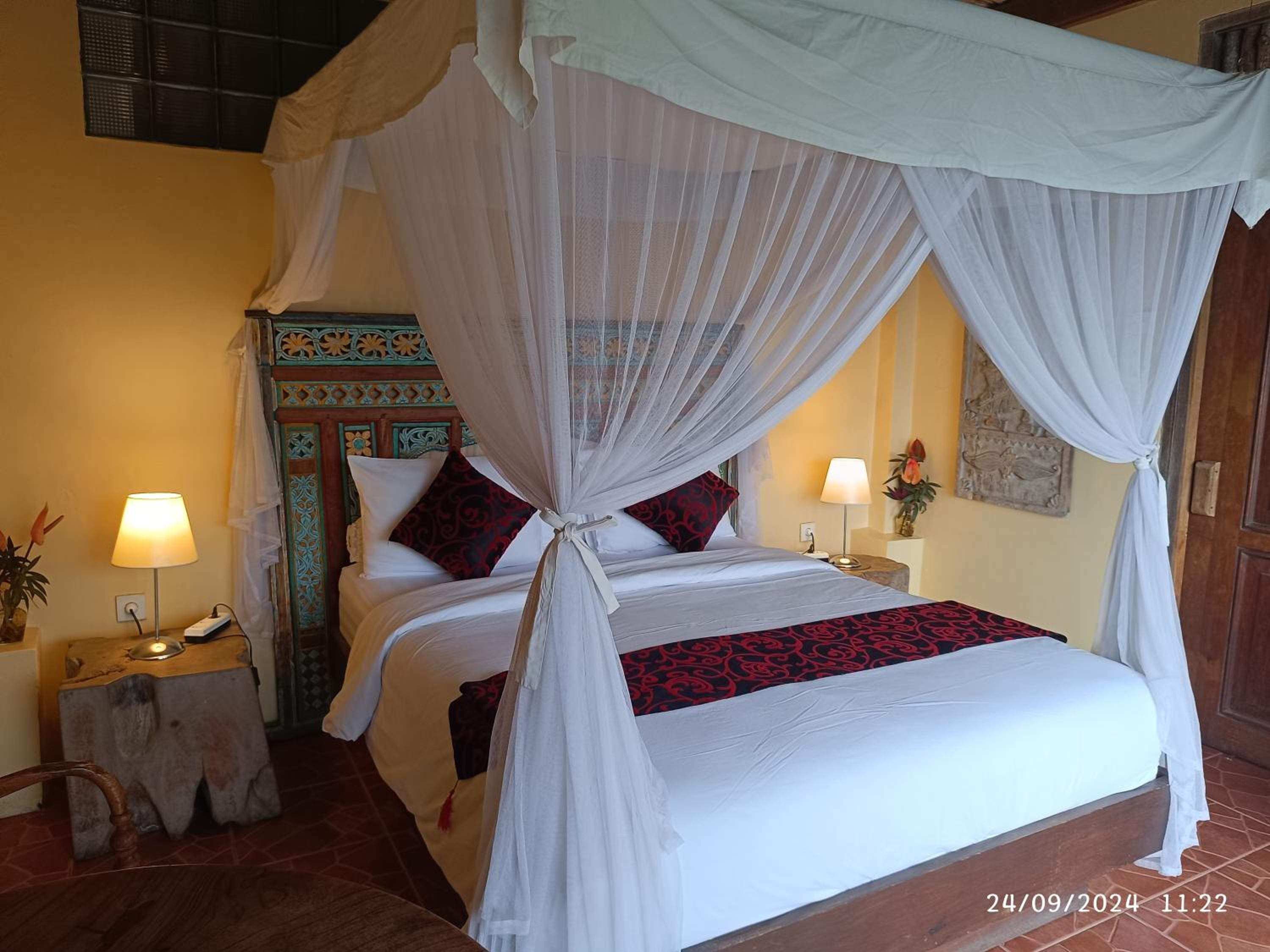 Deluxe Room with Mountain and Pool View - Photo 2