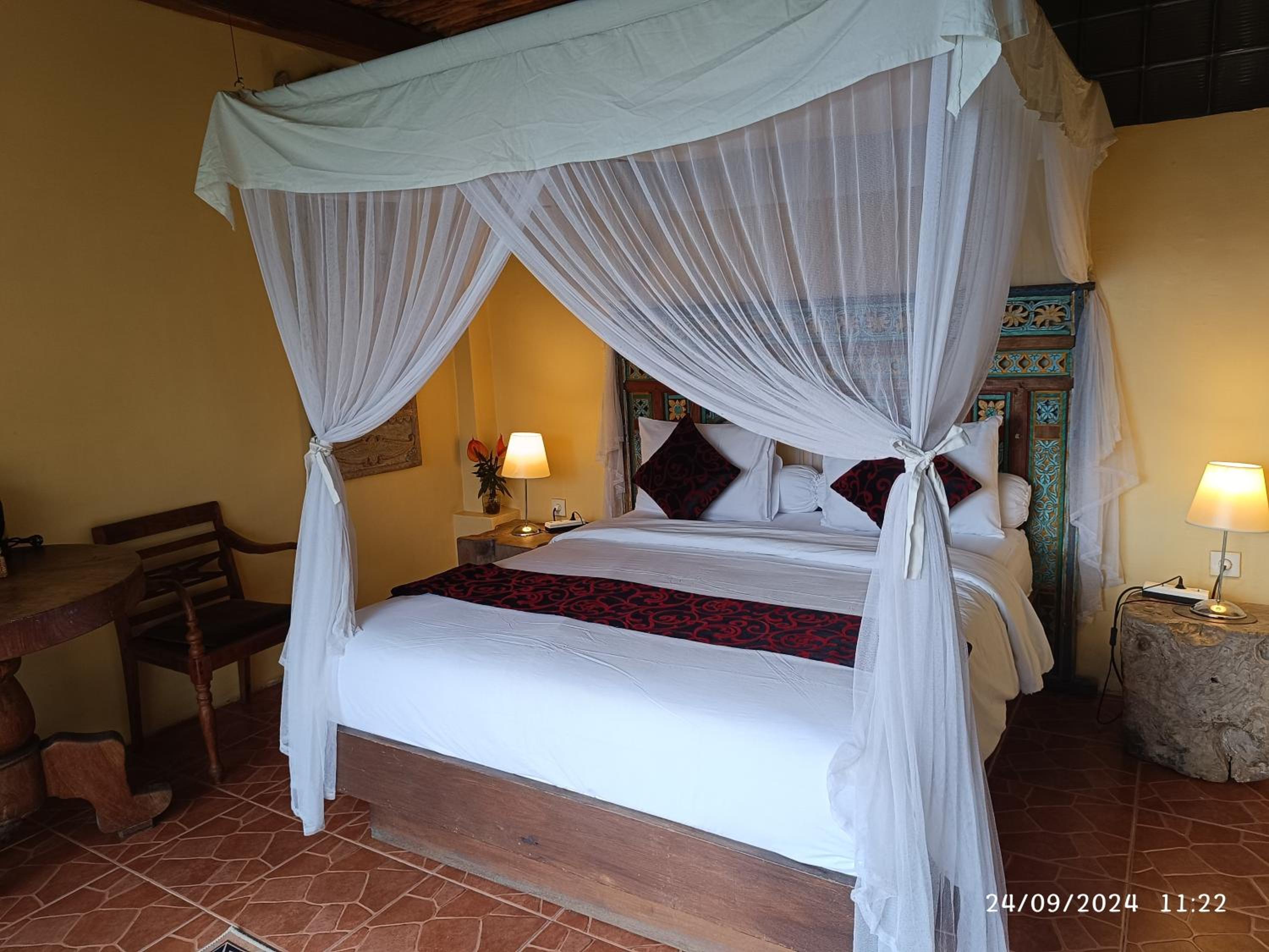 Deluxe Room with Mountain and Pool View - Photo 3