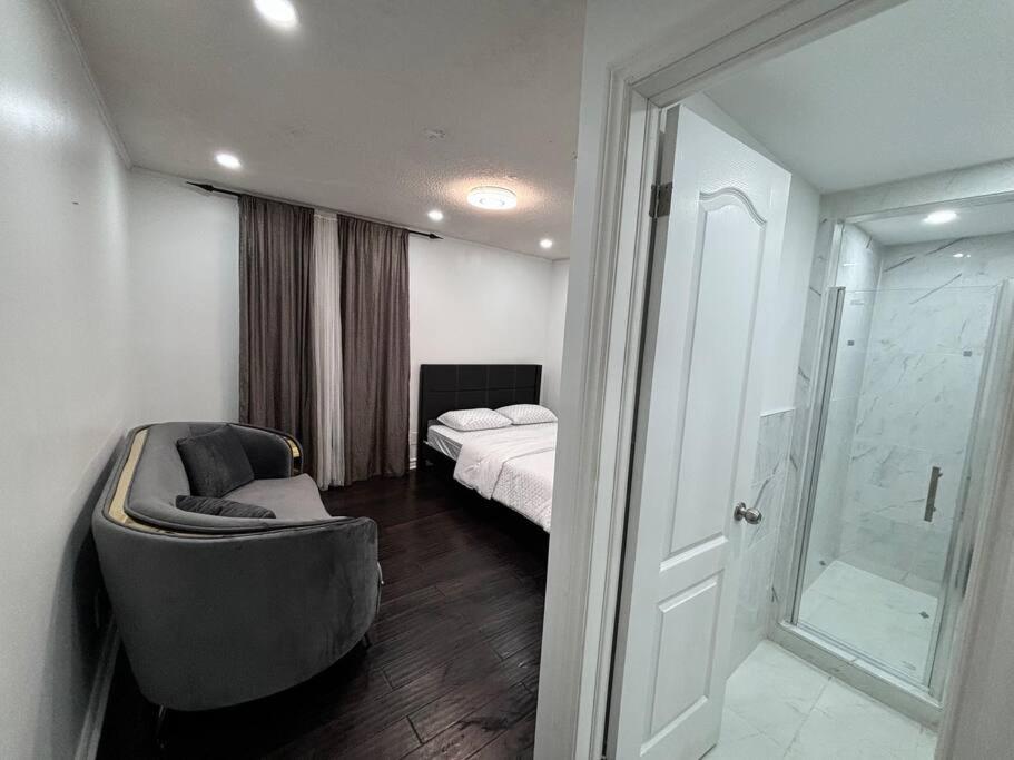 Five-Bedroom House photo 1