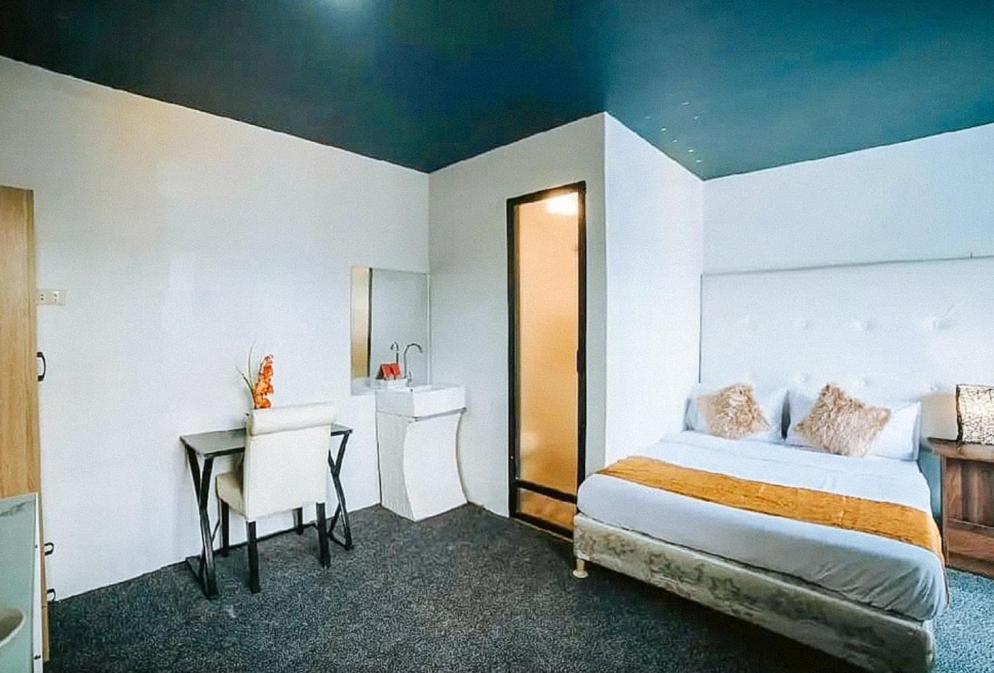 Standard Double Room photo 2