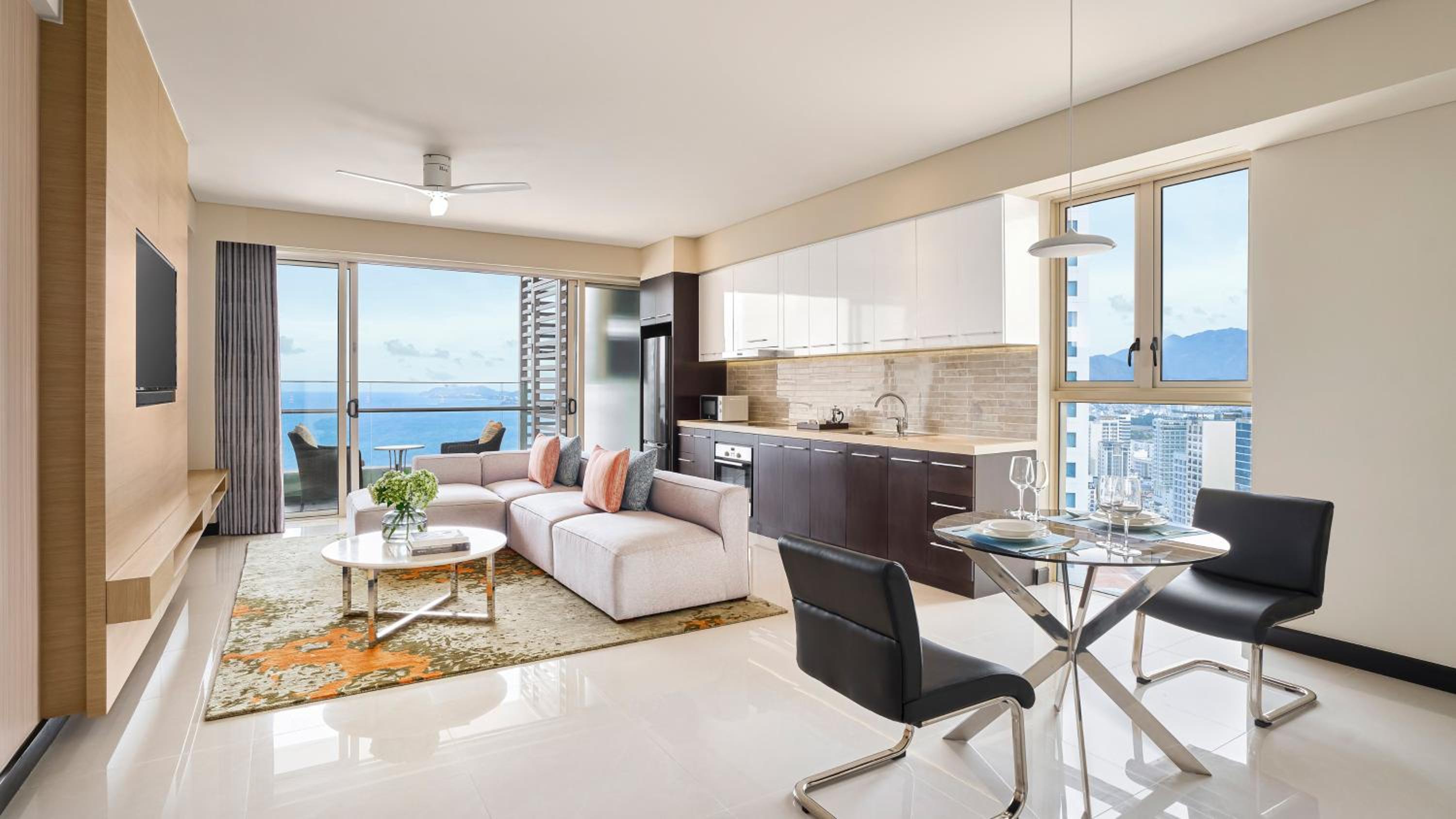 One-Bedroom Suite with Ocean View photo 1