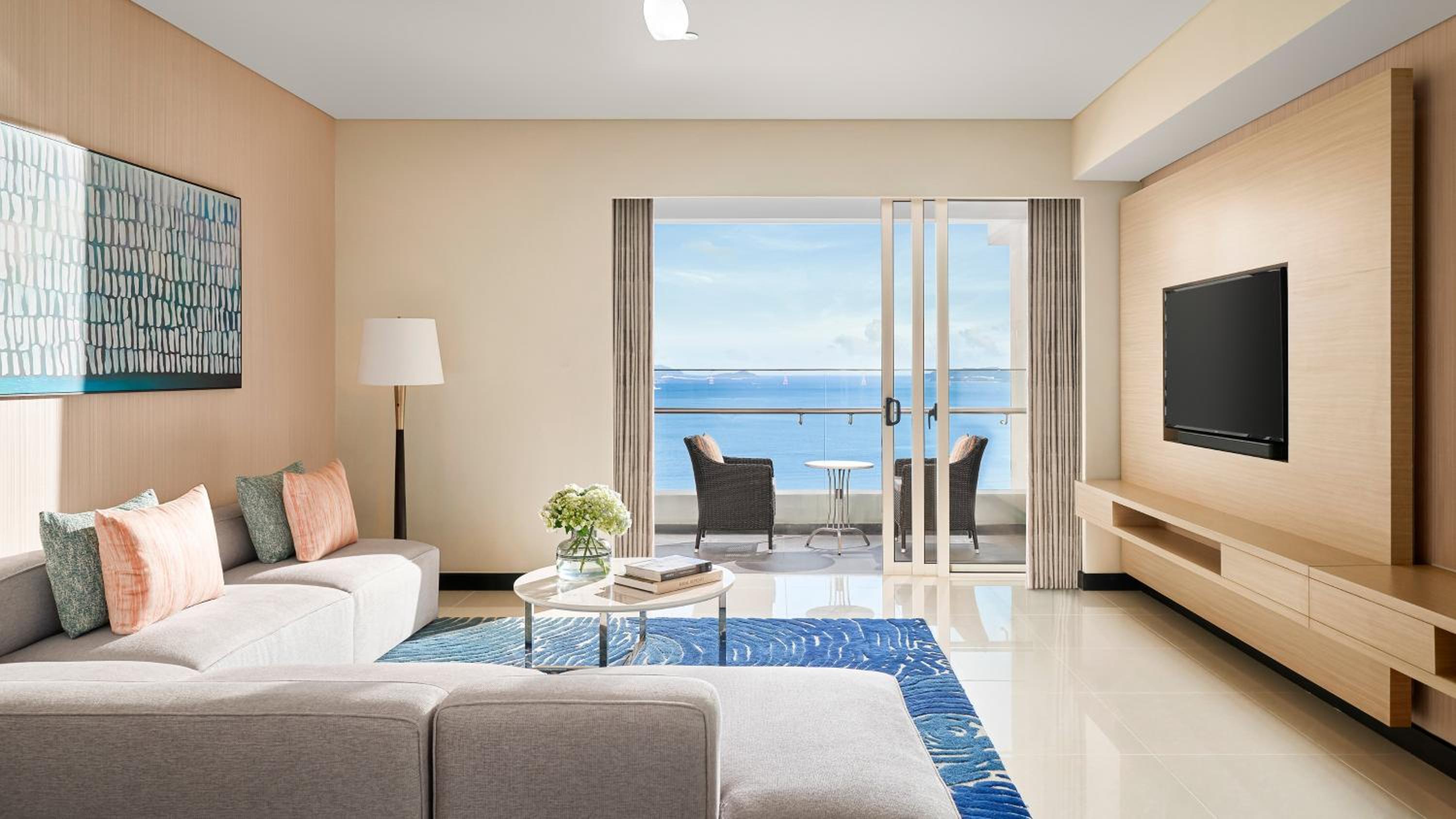 Two-Bedroom Suite with One King Bed, Two Single Beds and Ocean View photo 1