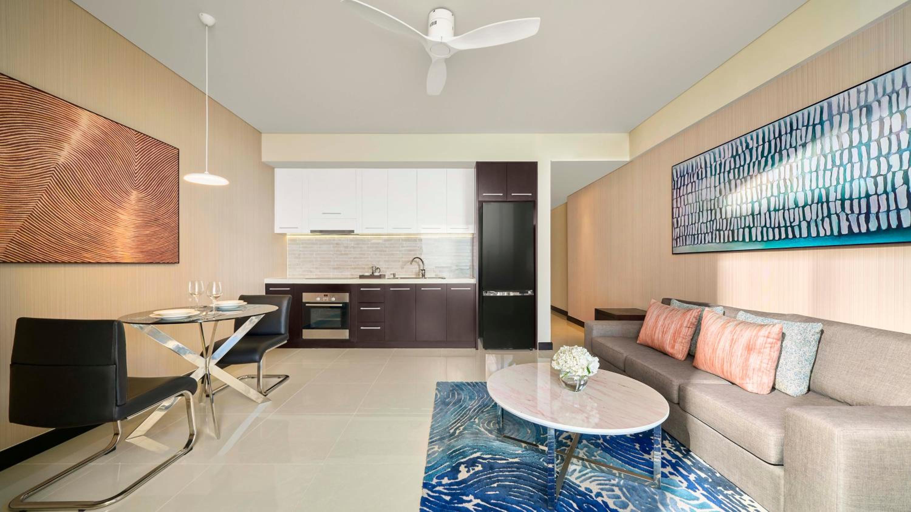 Two-Bedroom Suite with One King Bed and One Bunk Bed photo 2