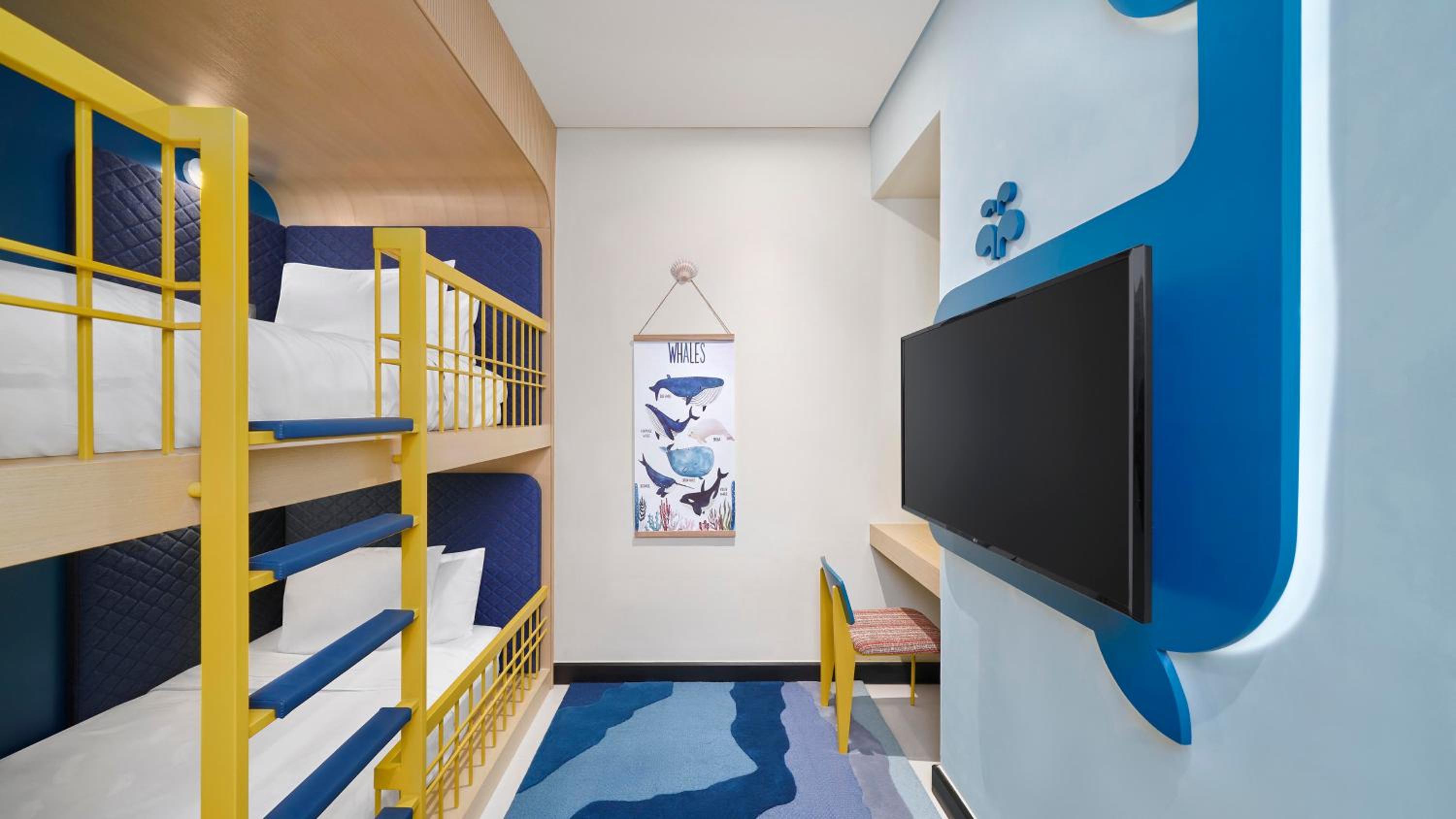 Two-Bedroom Suite with One King Bed and One Bunk Bed photo 1