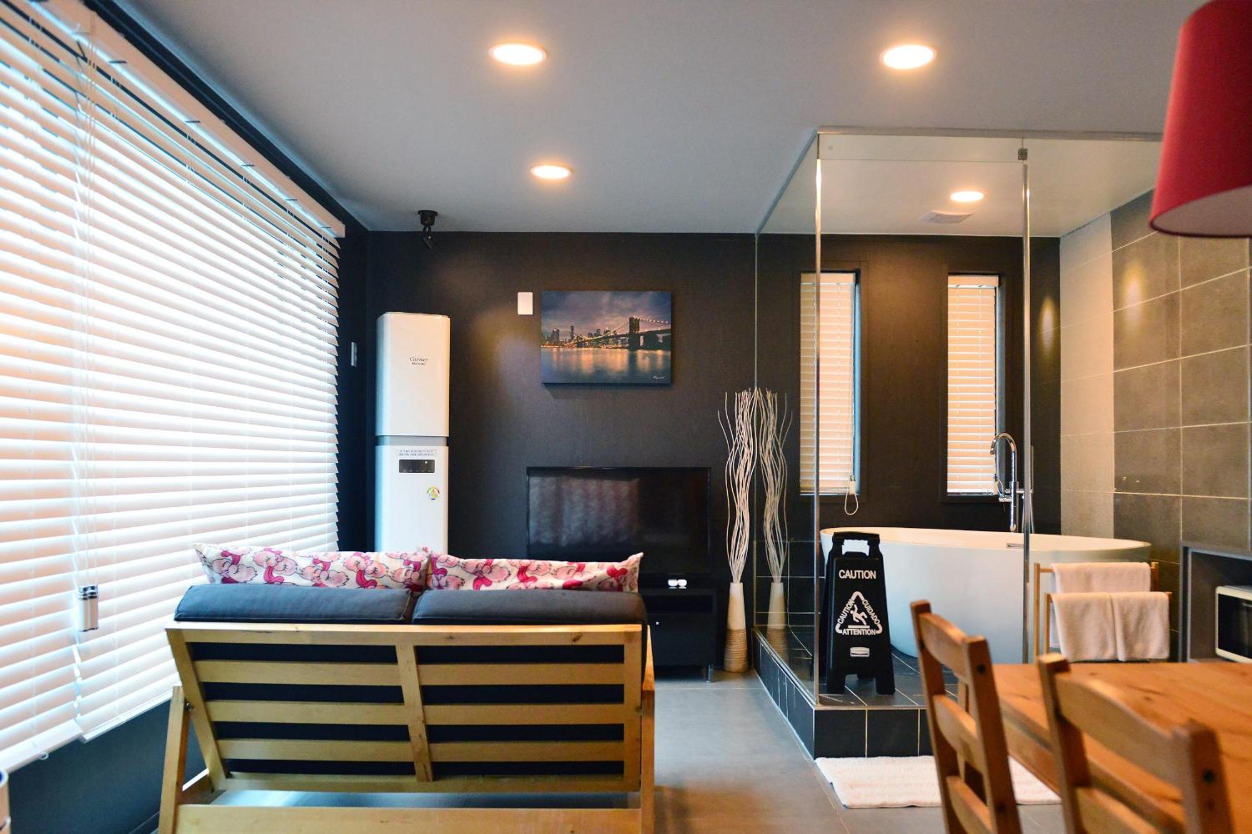 Double Room 6 photo 1