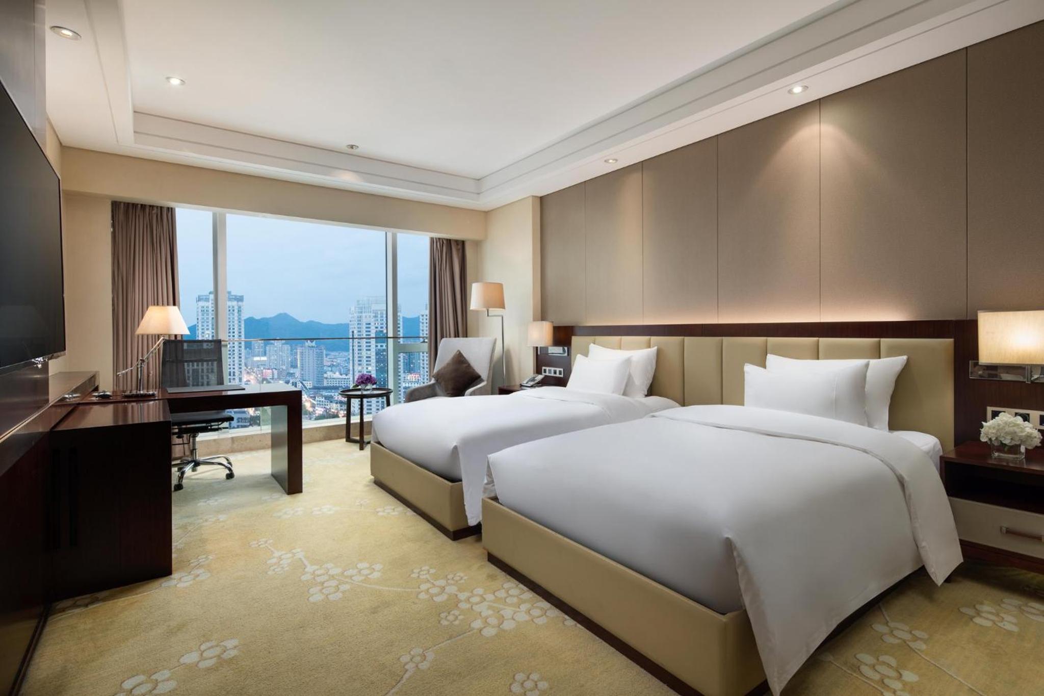 Premium Twin Room photo 2