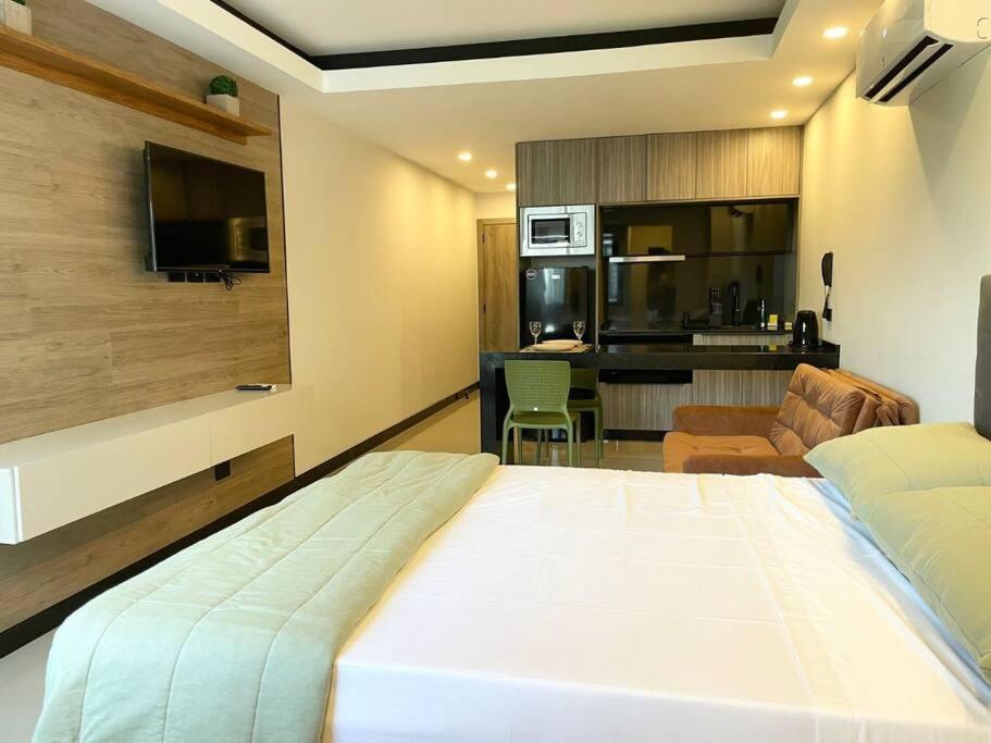One-Bedroom Apartment with View photo 2