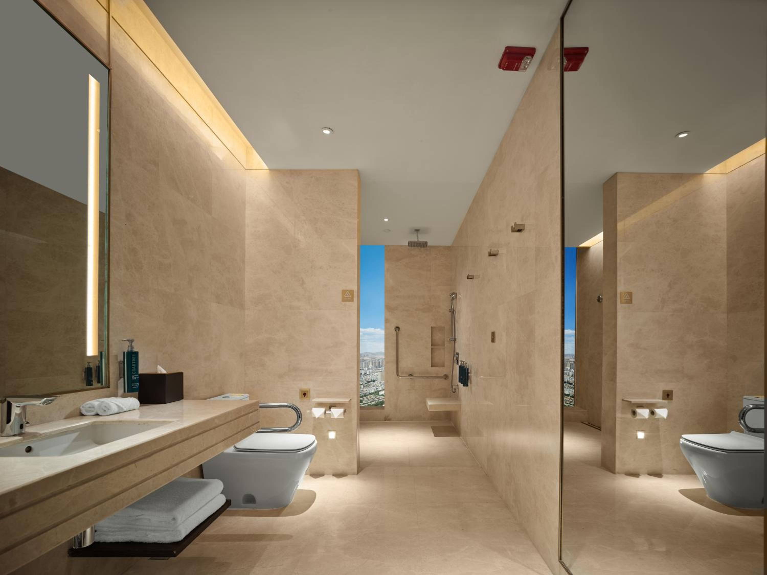 King Room - Mobility Accessible - Photo 3